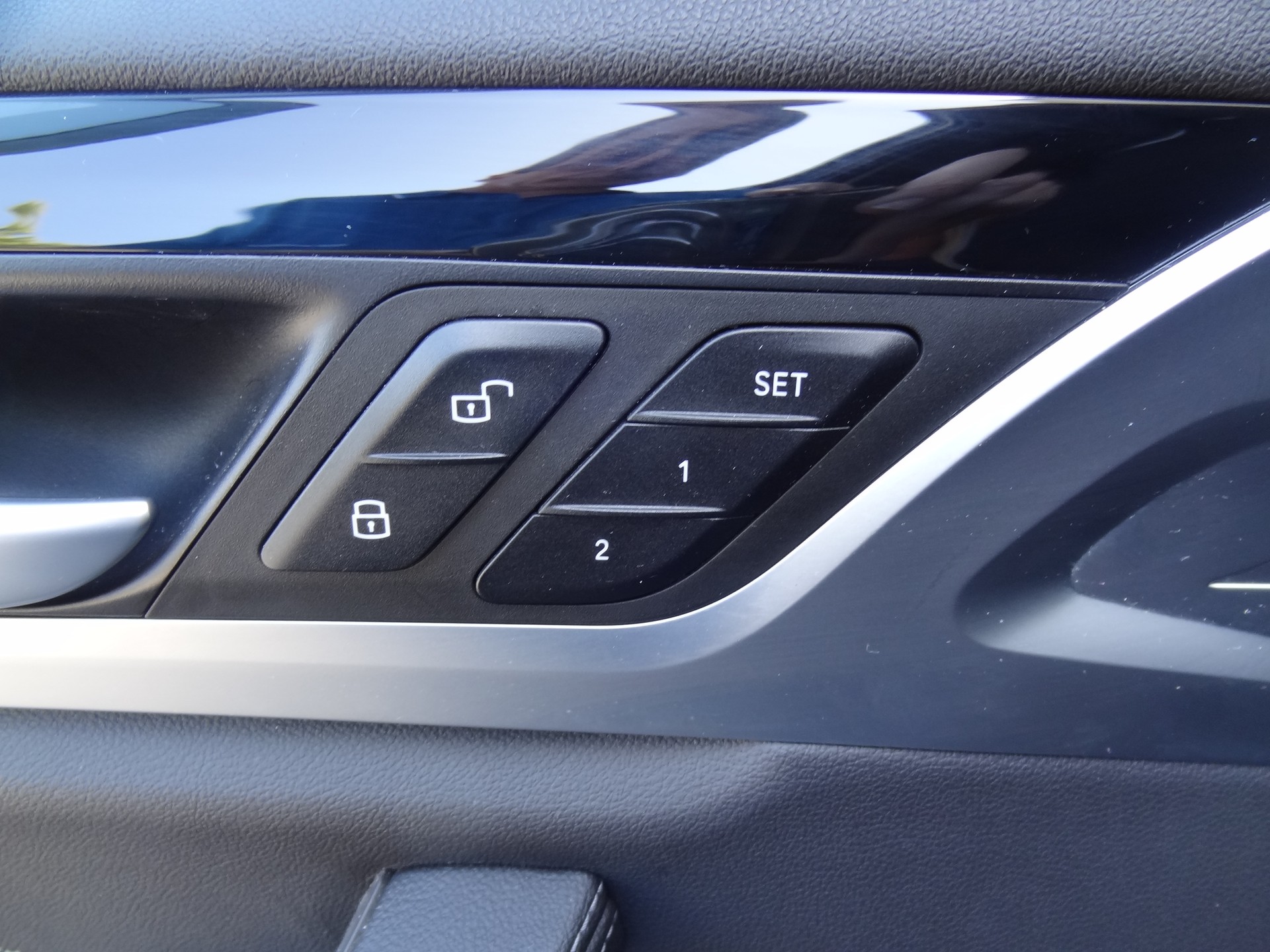 BMW X3 xDrive 20i-image-9