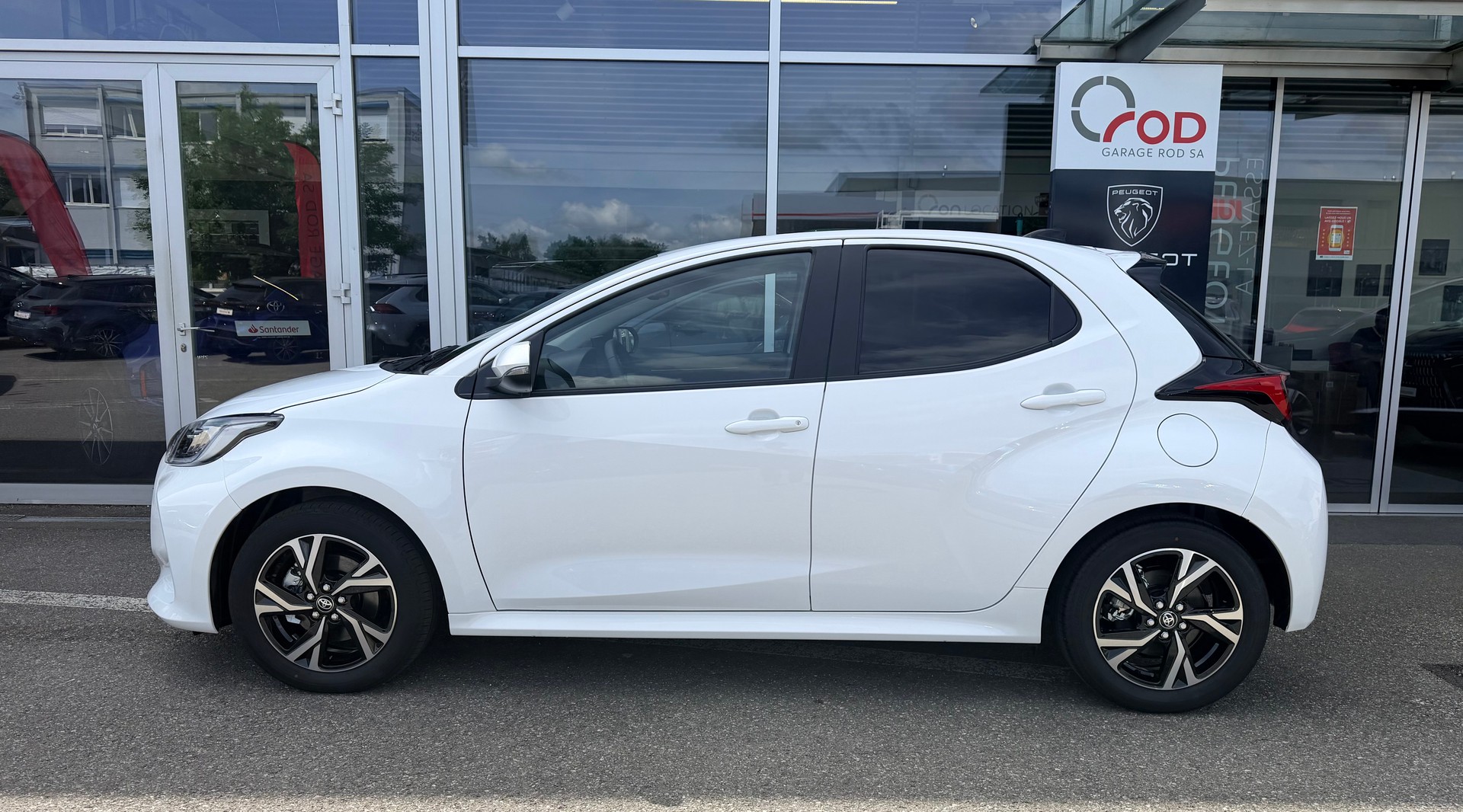 TOYOTA Yaris 1.5 Trend e-CVT-showroom-element-2
