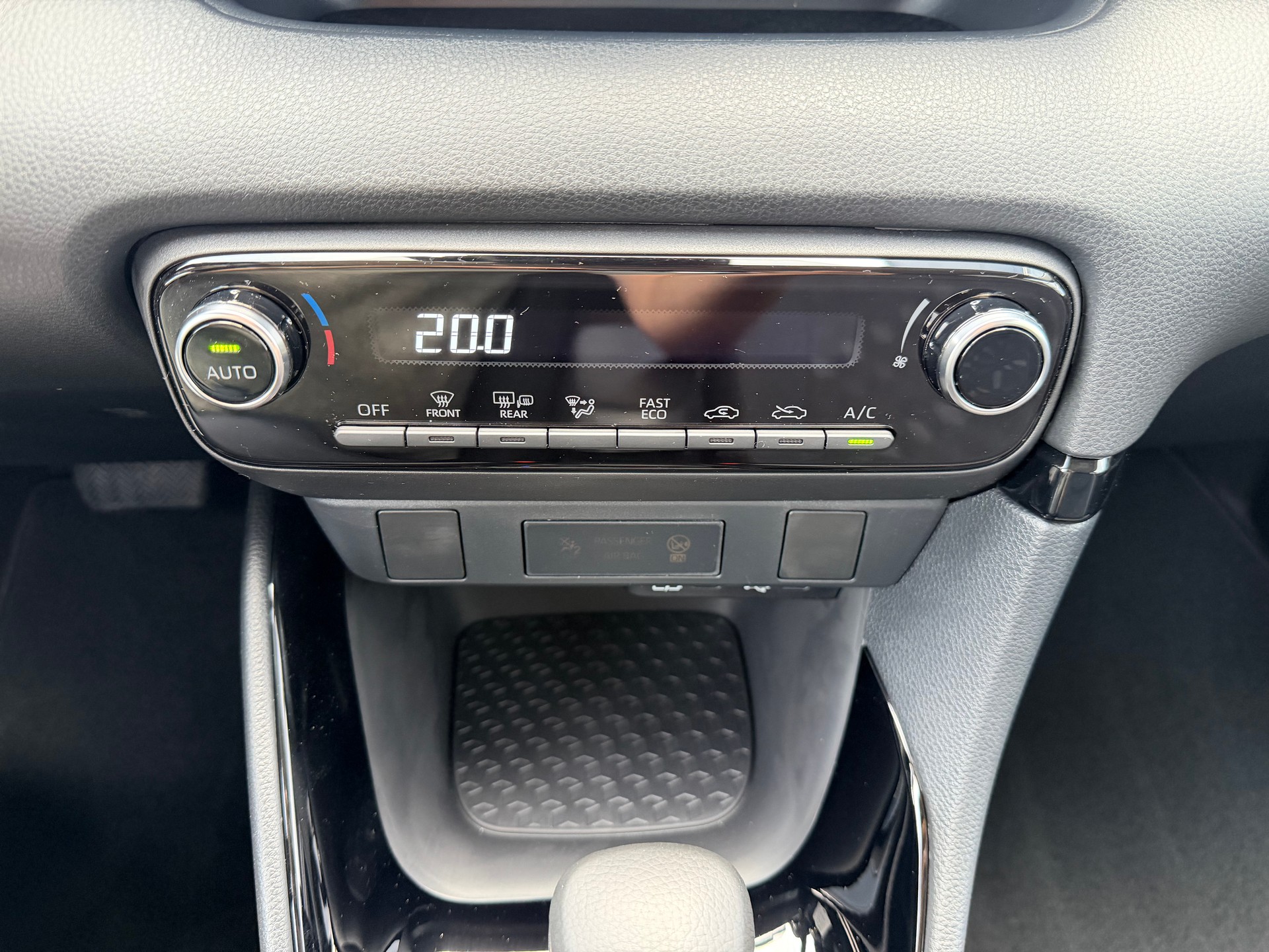 TOYOTA Yaris 1.5 Trend e-CVT-image-18