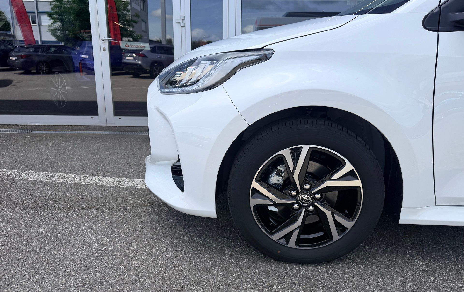 TOYOTA Yaris 1.5 Trend e-CVT-image-5