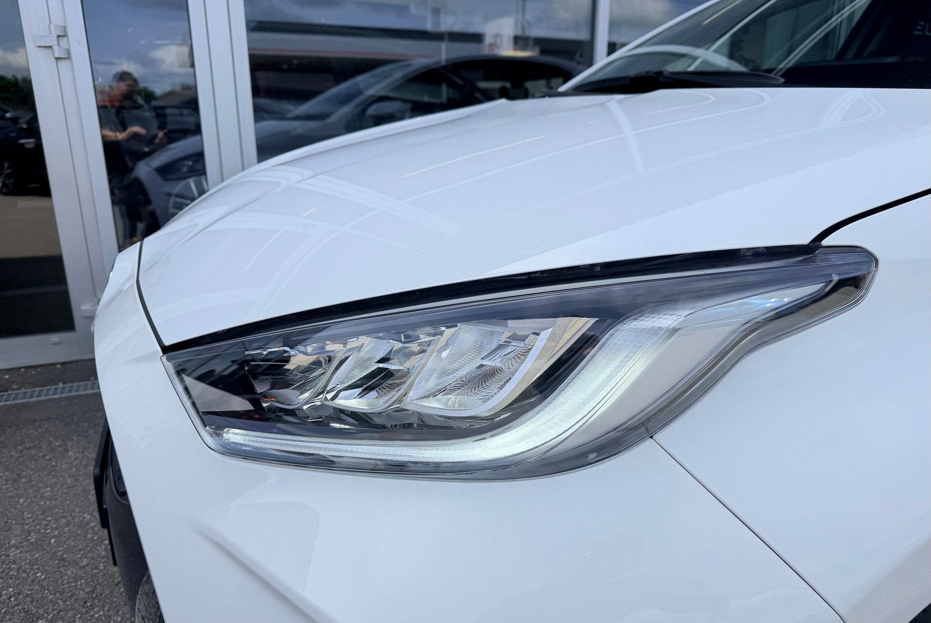TOYOTA Yaris 1.5 Trend e-CVT-image-6