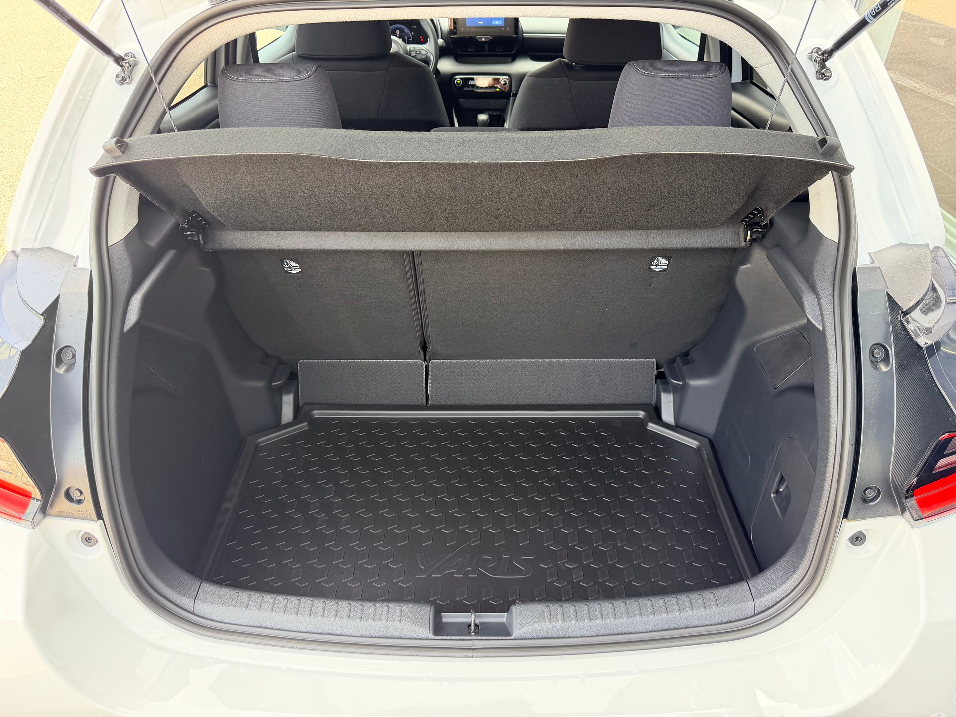TOYOTA Yaris 1.5 Trend e-CVT-image-8