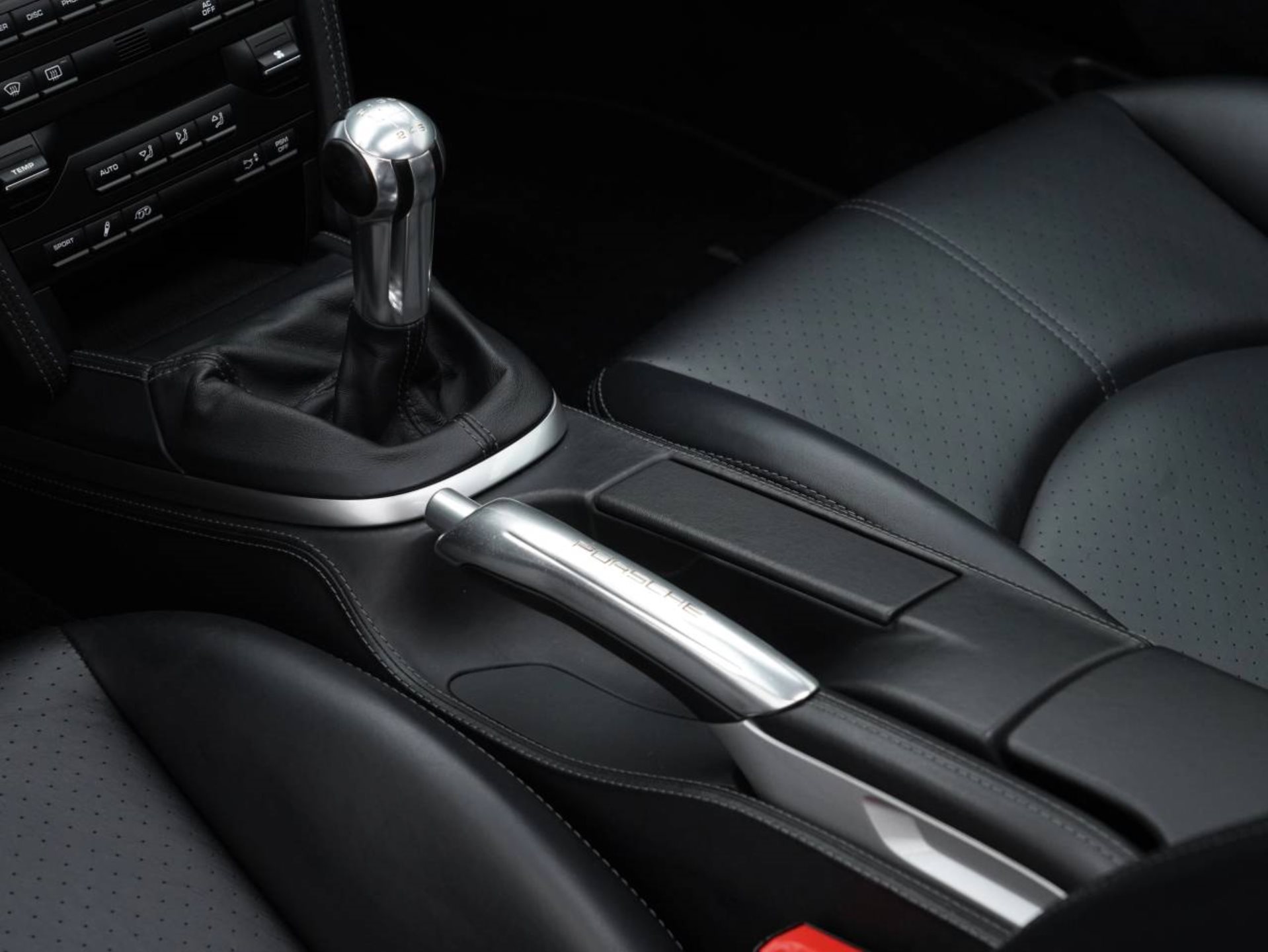 PORSCHE 911 Carrera S Coupé-image-18
