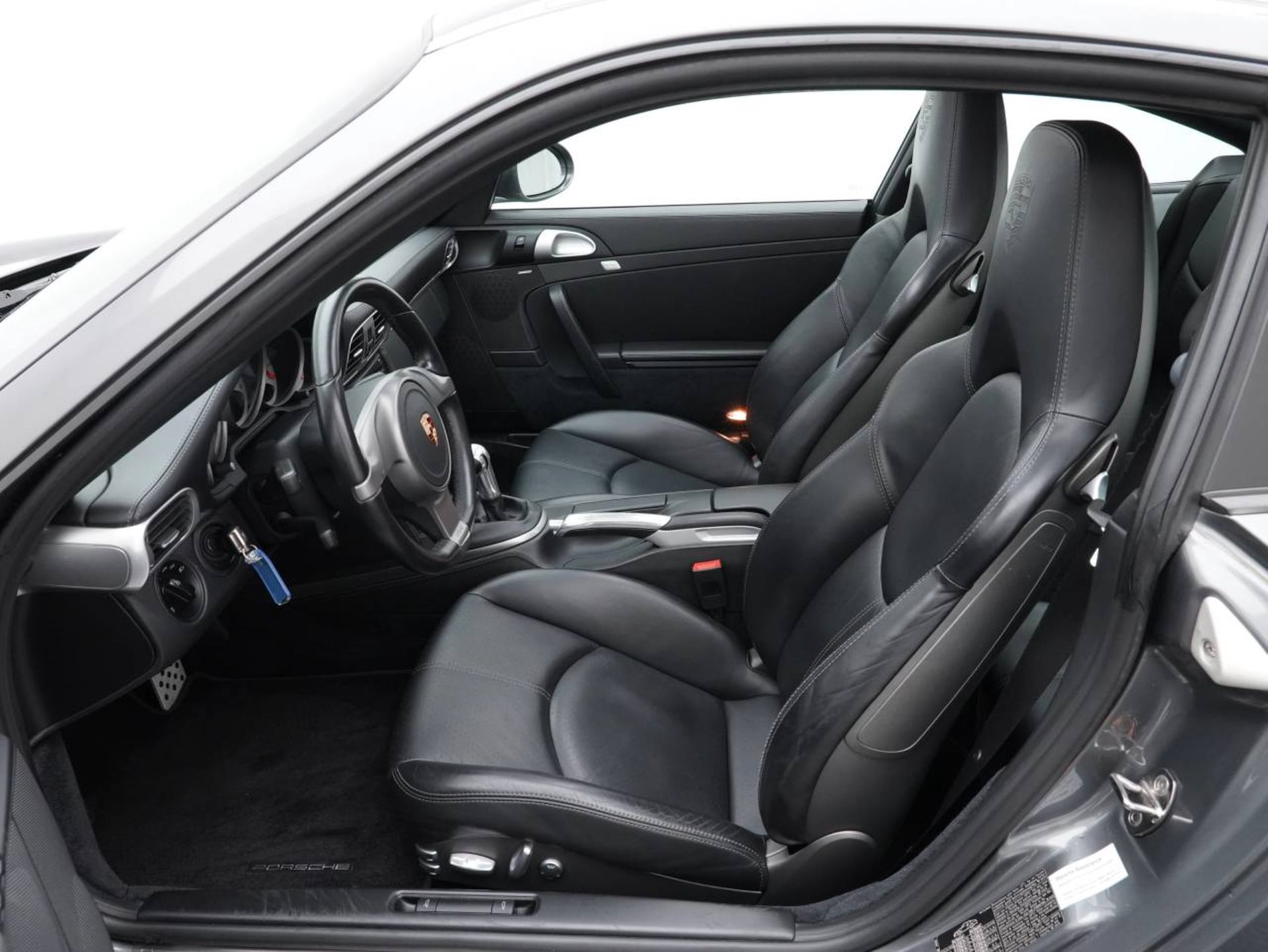 PORSCHE 911 Carrera S Coupé-image-4
