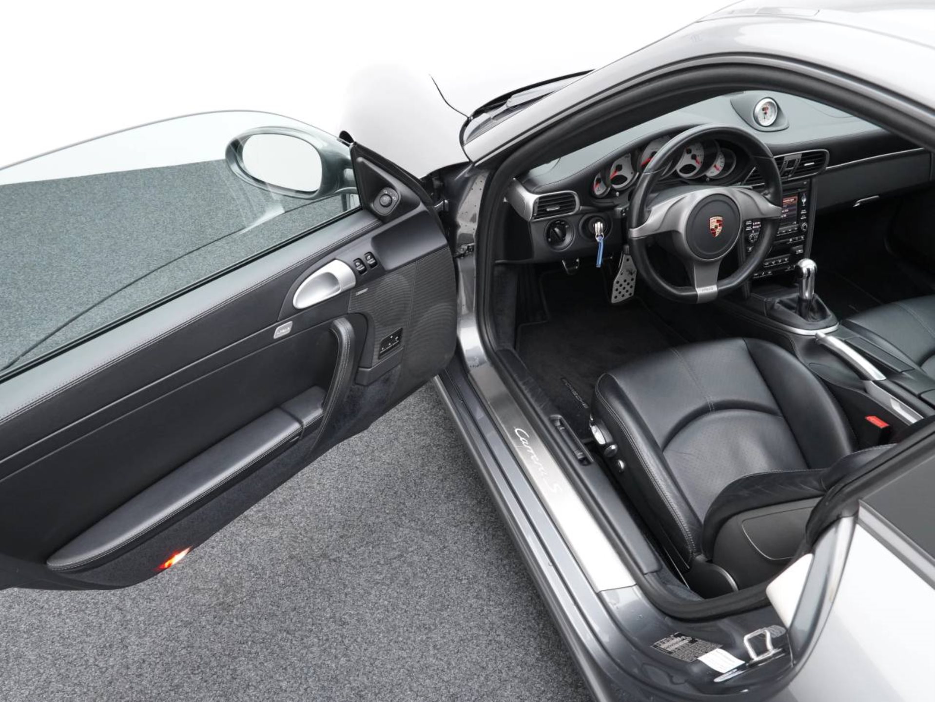 PORSCHE 911 Carrera S Coupé-image-3