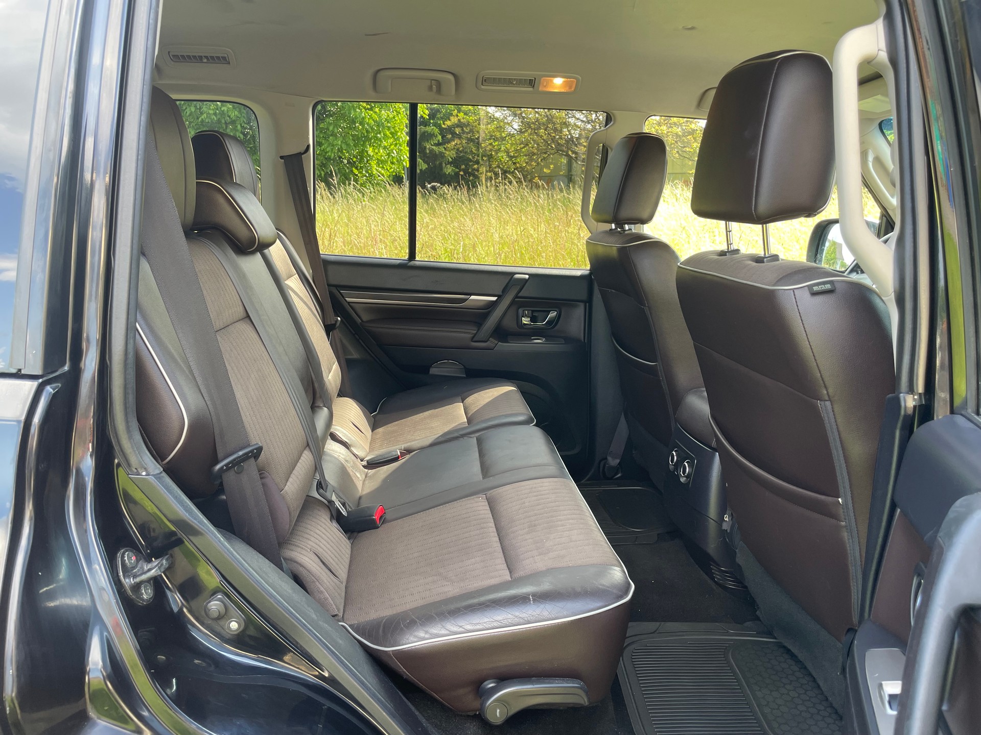 MITSUBISHI Pajero 3.2 DI-D Swiss Edition Automatic-image-8
