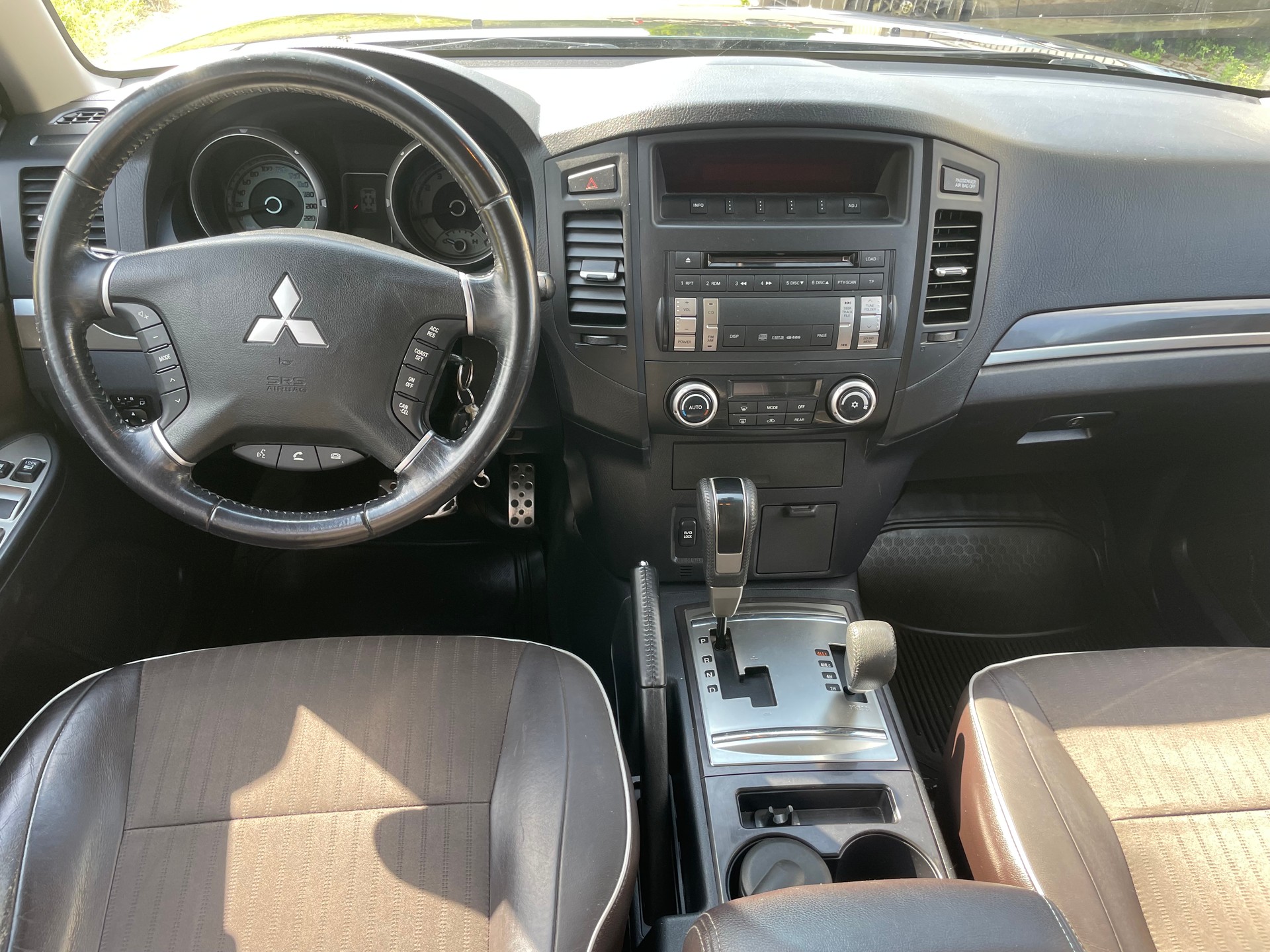 MITSUBISHI Pajero 3.2 DI-D Swiss Edition Automatic-image-11