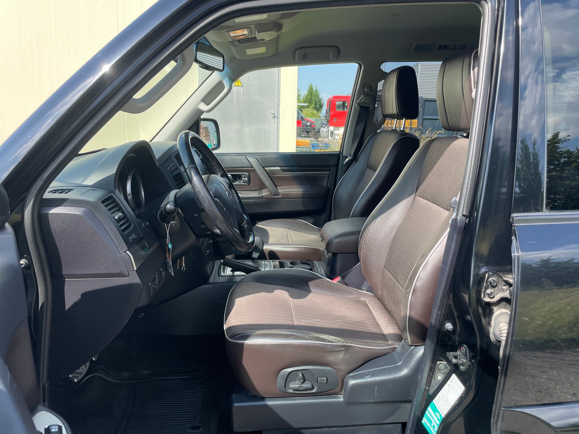 MITSUBISHI Pajero 3.2 DI-D Swiss Edition Automatic-image-6