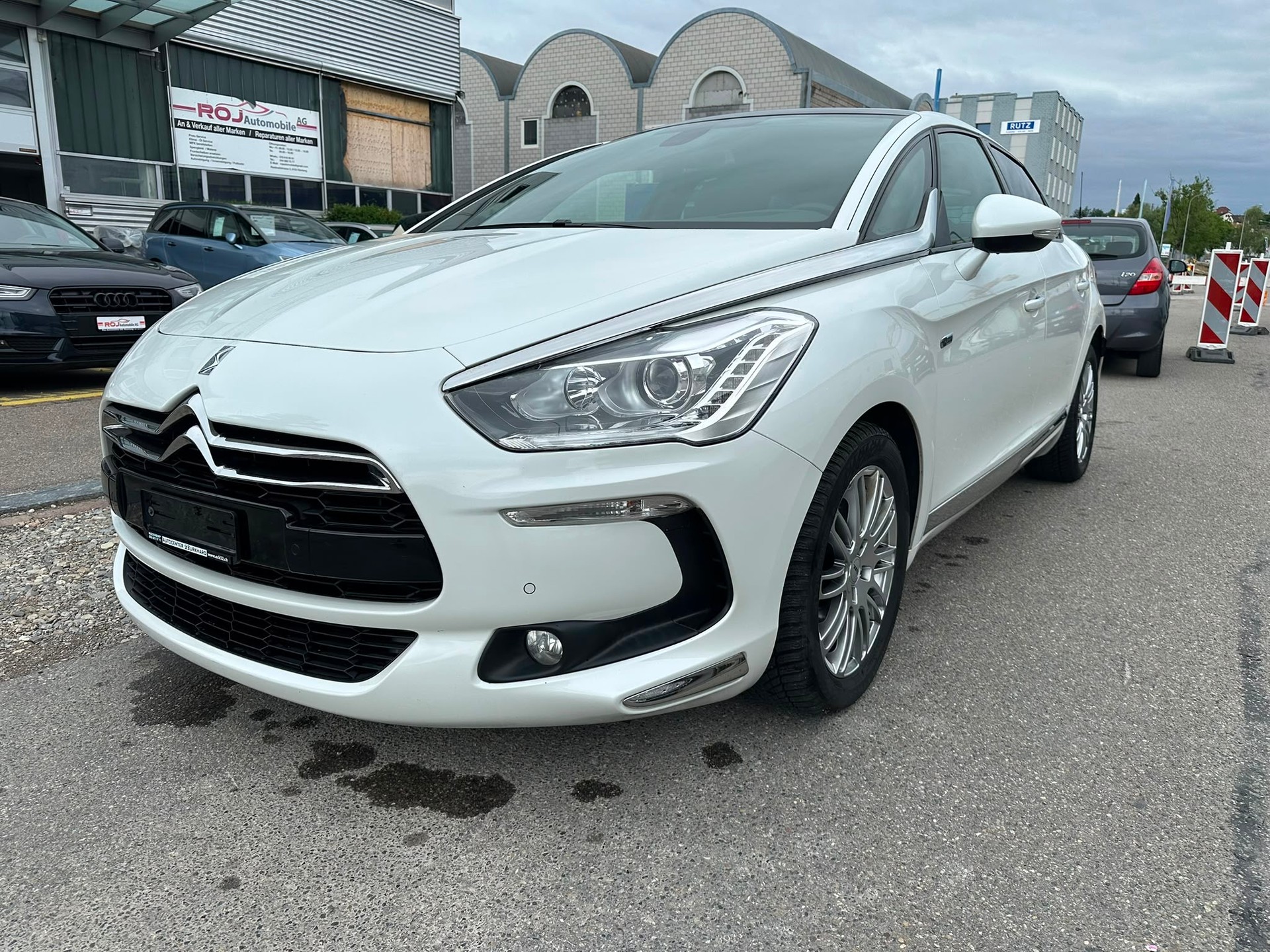 DS AUTOMOBILES DS5 HYbrid4 200 SO Chic EGS6-showroom-element-1