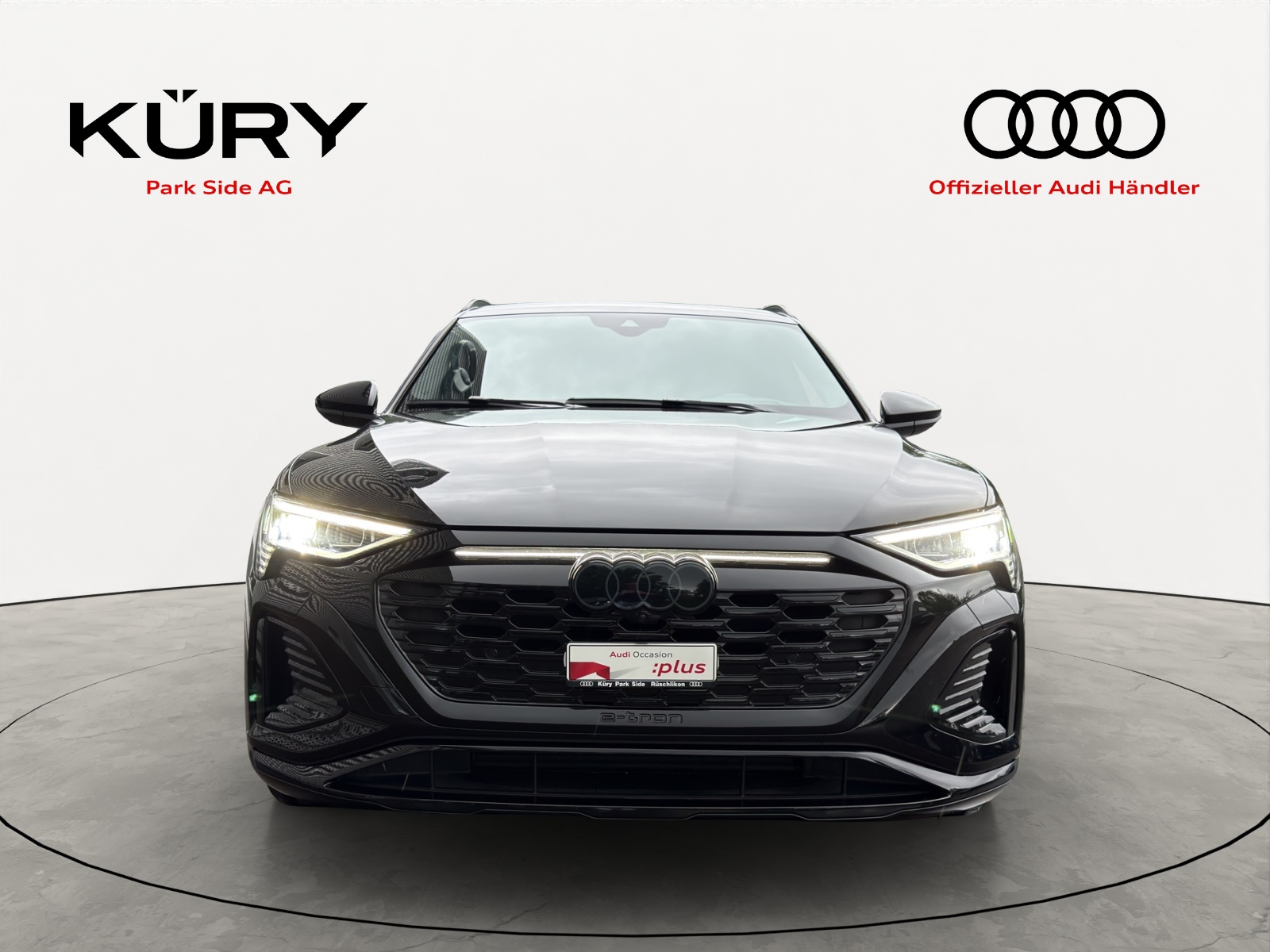 AUDI Q8 50 e-tron Black Edition-image-1