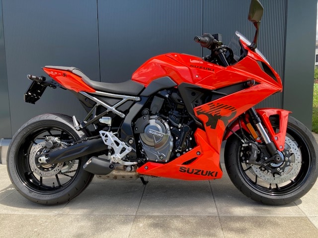 SUZUKI GSX 8 R