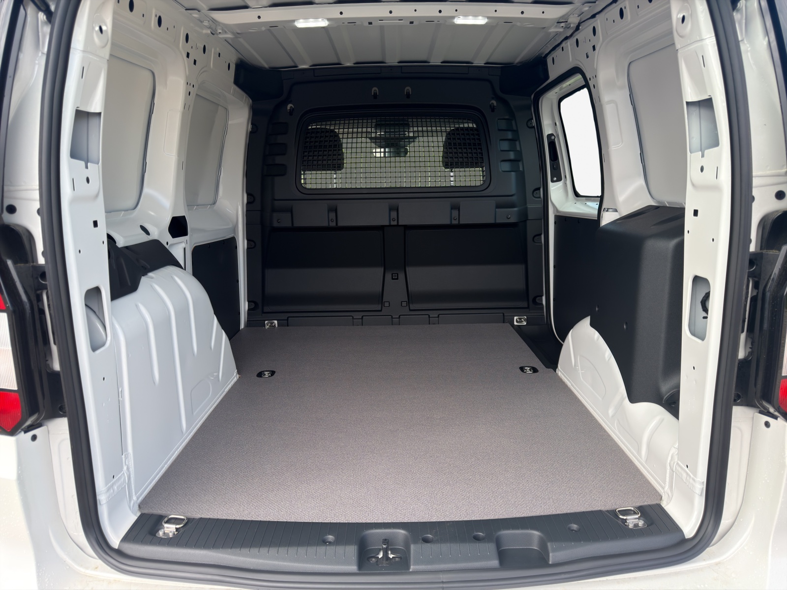 VW Caddy Cargo Entry 1.5eHyb 150 DSG-image-12