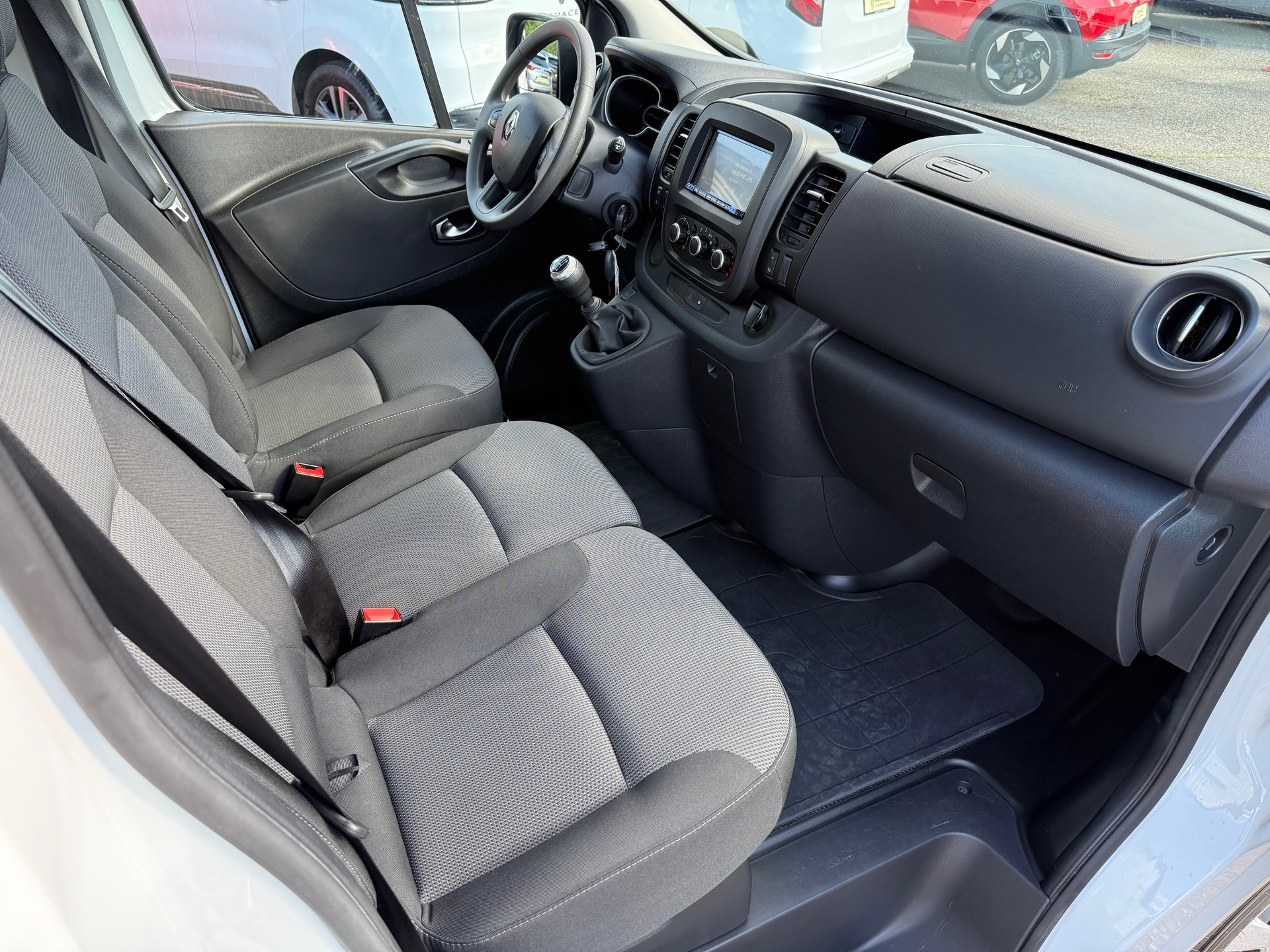 RENAULT Trafic 2.0 Energy dCi 120 3.0t Business L1H1-image-10