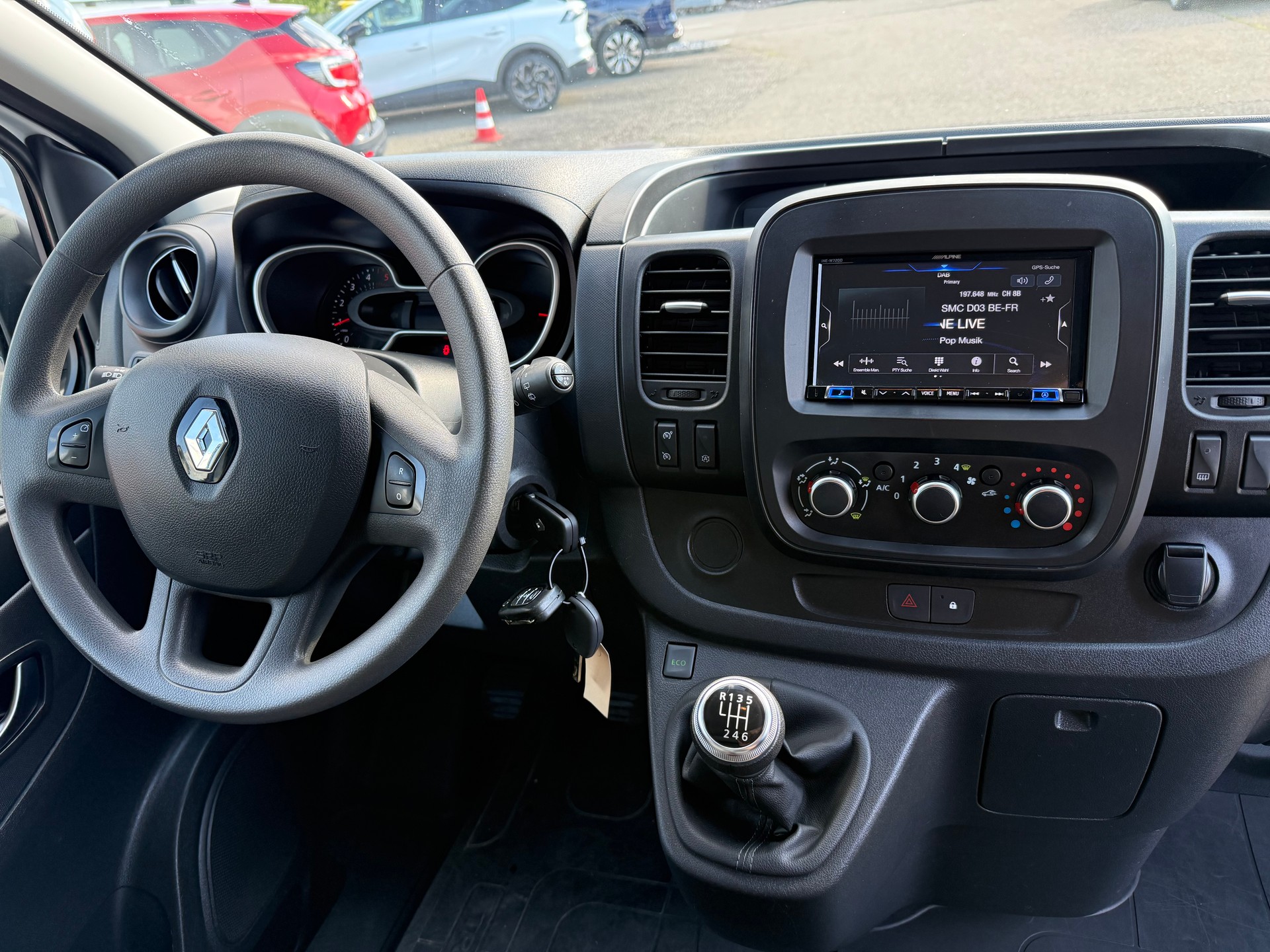 RENAULT Trafic 2.0 Energy dCi 120 3.0t Business L1H1-image-8