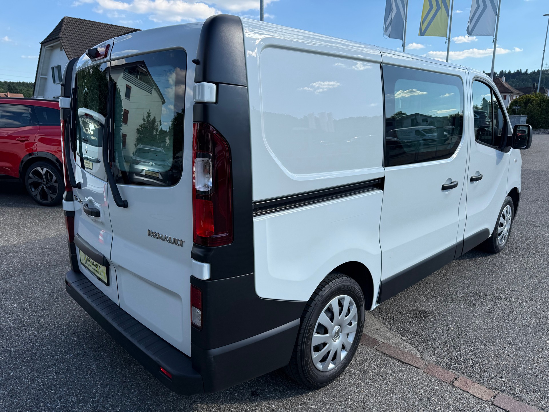 RENAULT Trafic 2.0 Energy dCi 120 3.0t Business L1H1-image-5