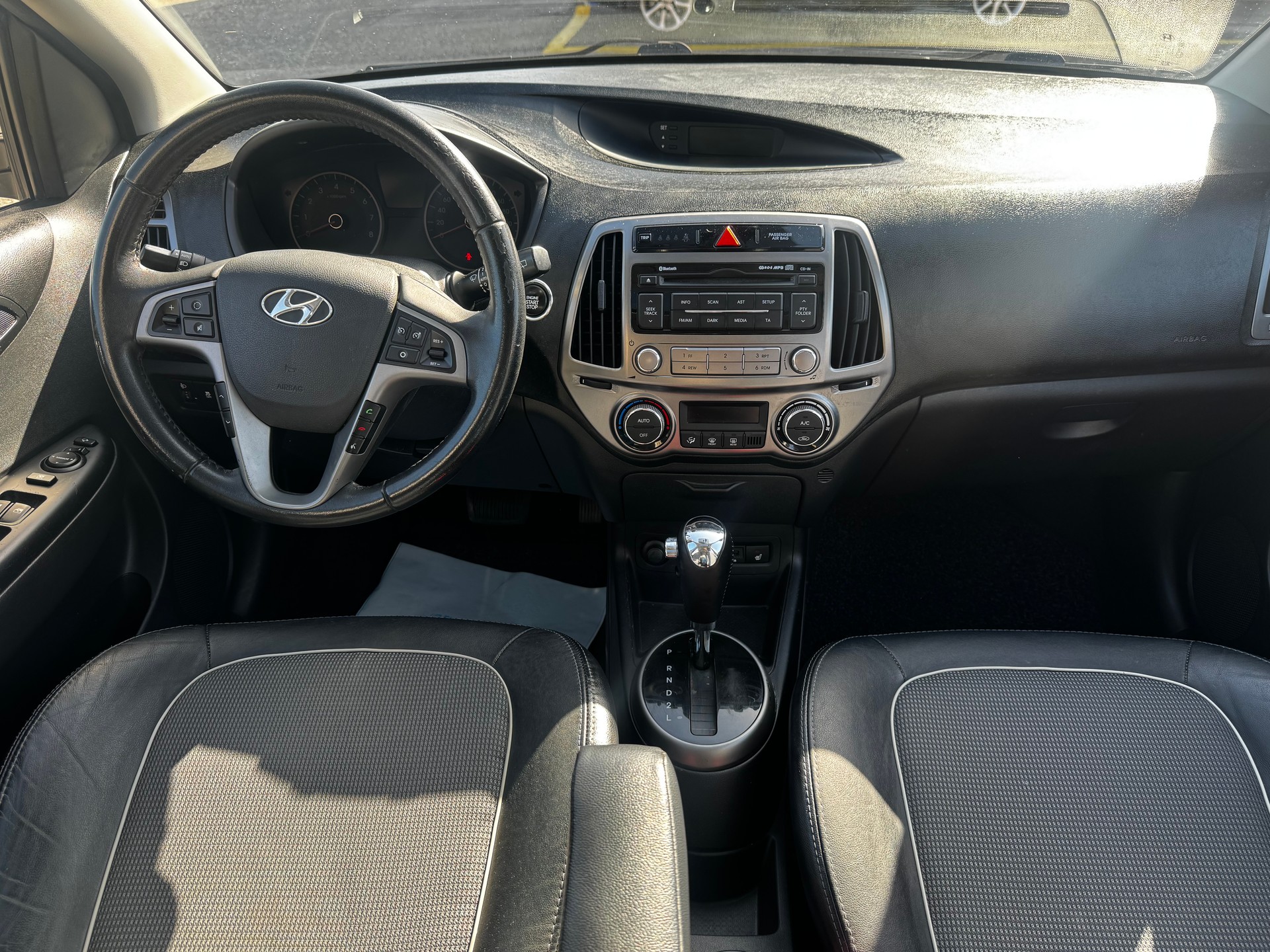 HYUNDAI i20 1.4 Premium Automatic-image-10