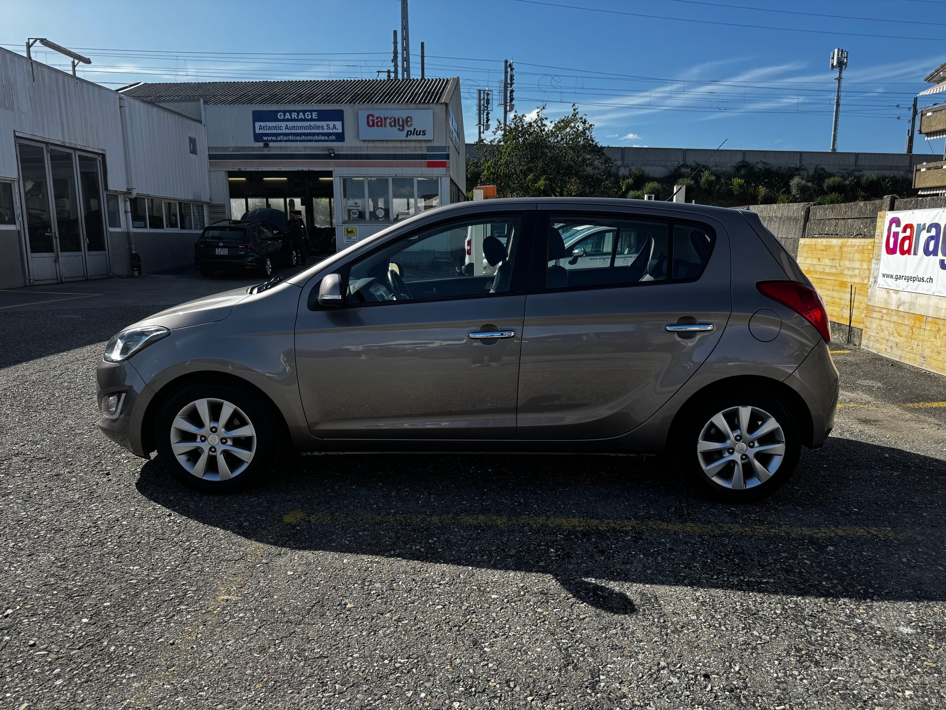 HYUNDAI i20 1.4 Premium Automatic-image-2