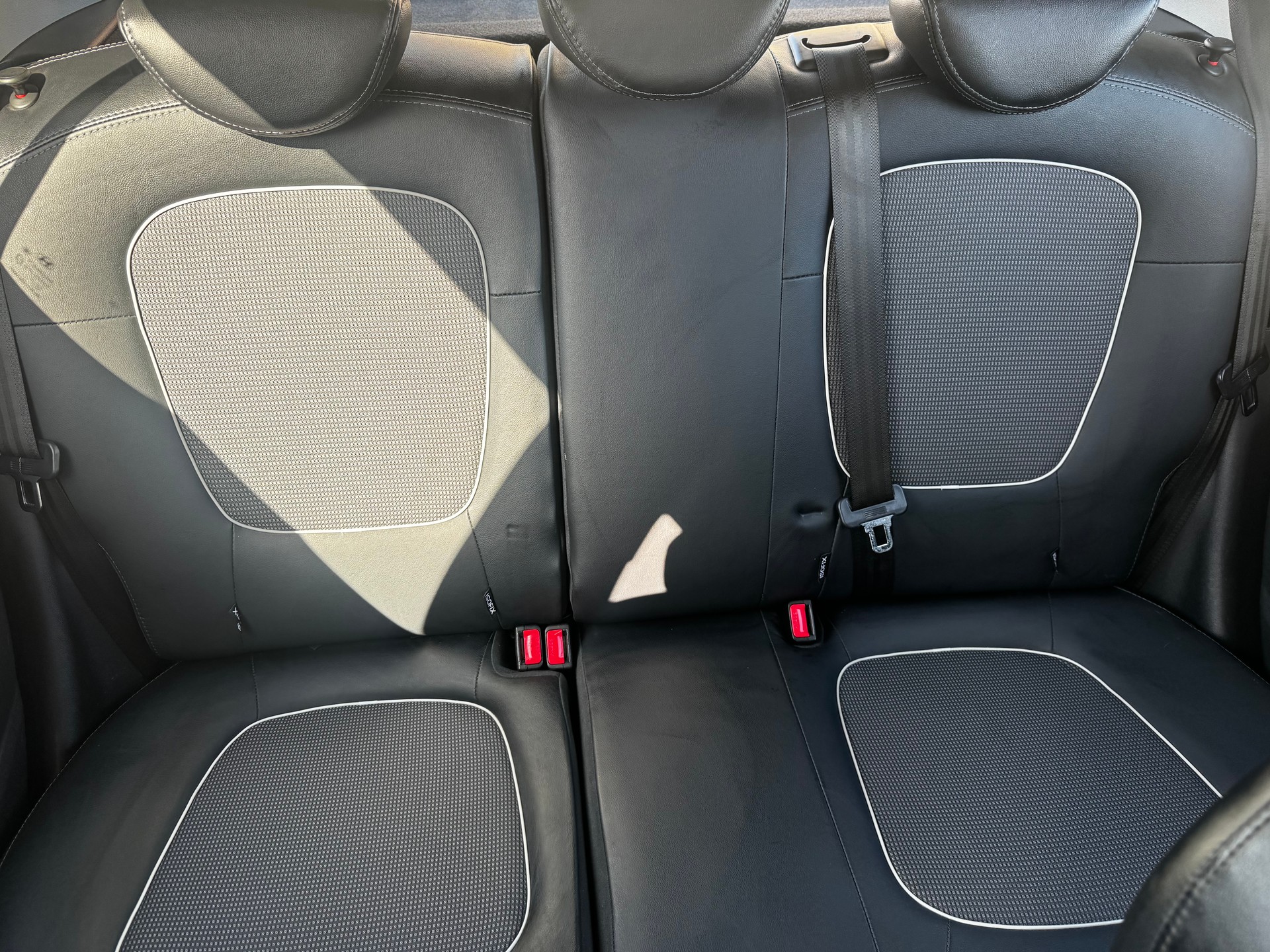 HYUNDAI i20 1.4 Premium Automatic-image-13