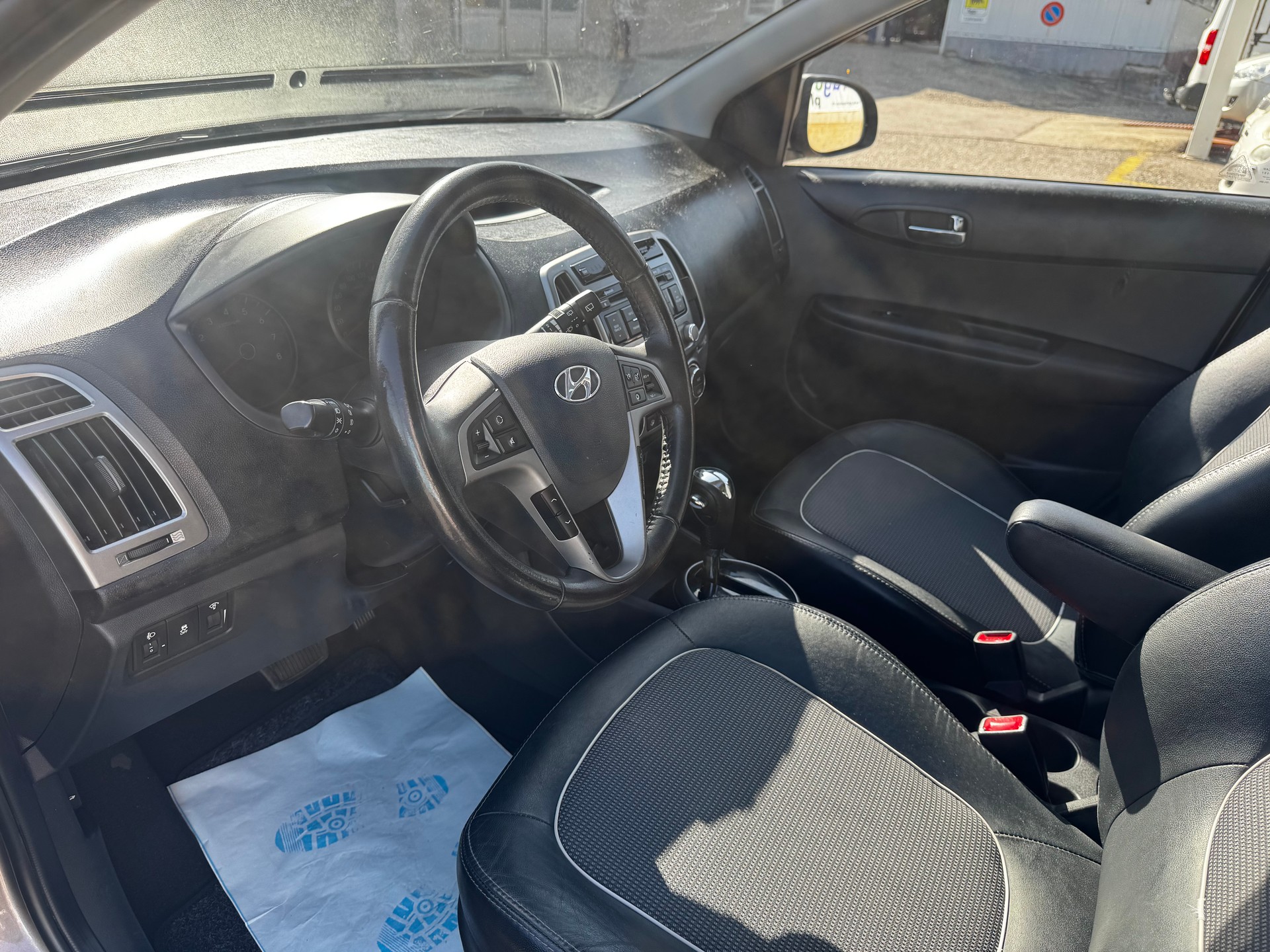 HYUNDAI i20 1.4 Premium Automatic-image-11