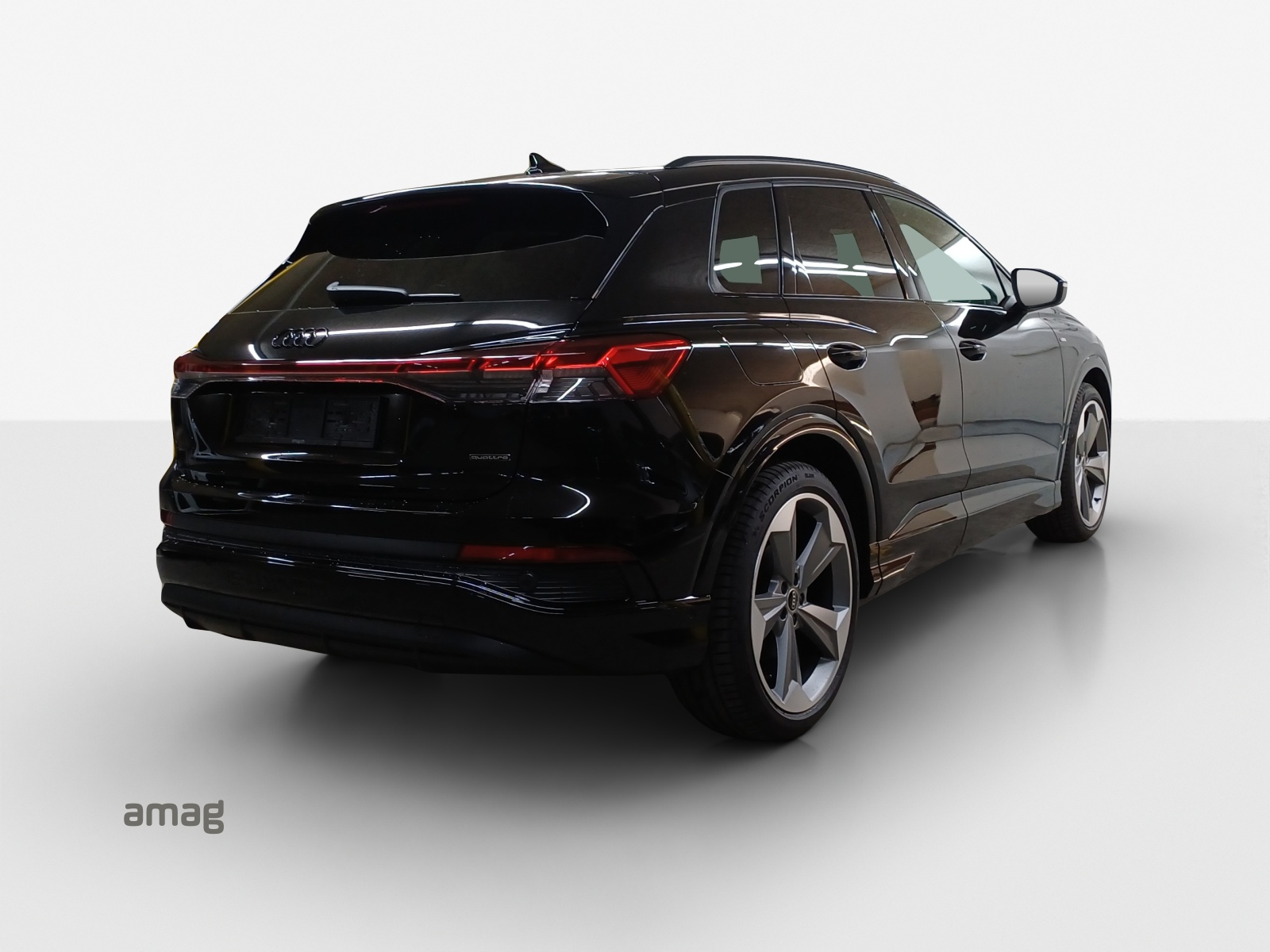 AUDI Q4 e-tron 45 quattro-image-4