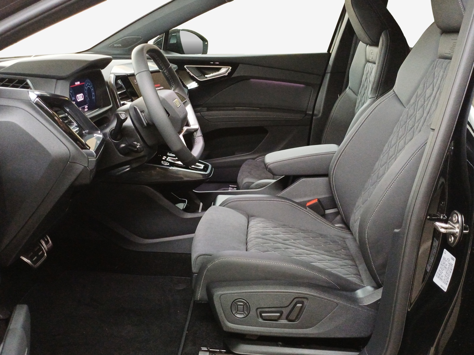 AUDI Q4 e-tron 45 quattro-image-7