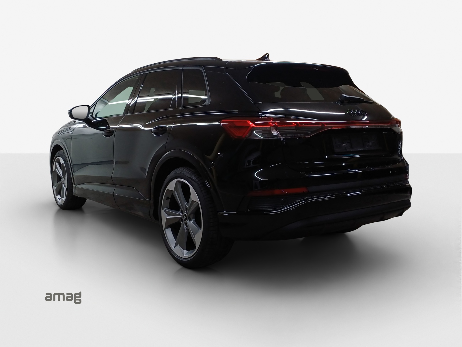 AUDI Q4 e-tron 45 quattro-image-2