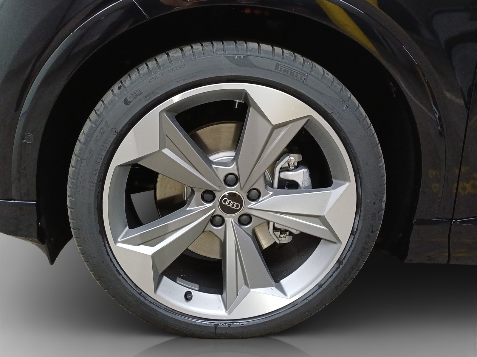 AUDI Q4 e-tron 45 quattro-image-15