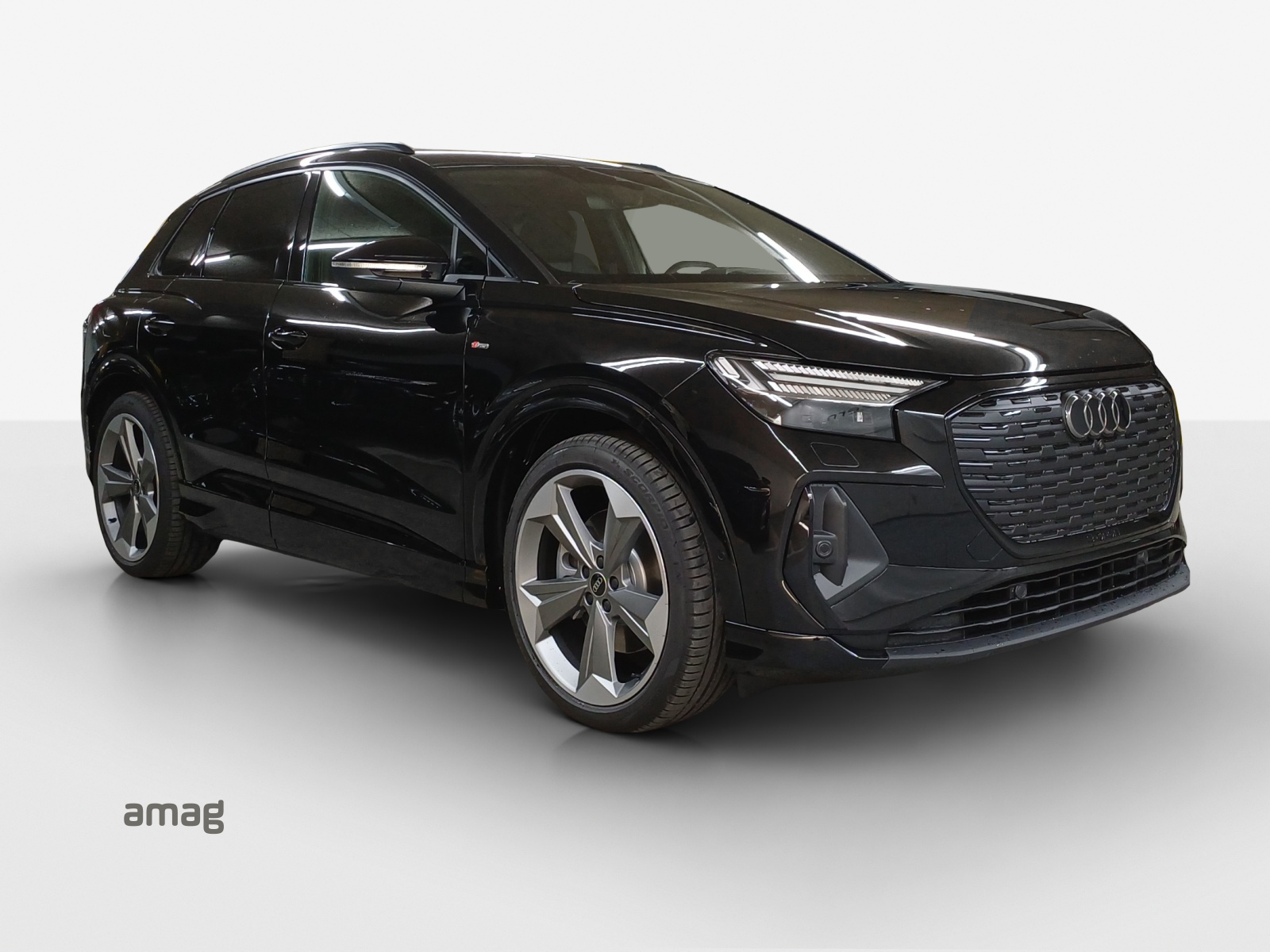 AUDI Q4 e-tron 45 quattro-image-5