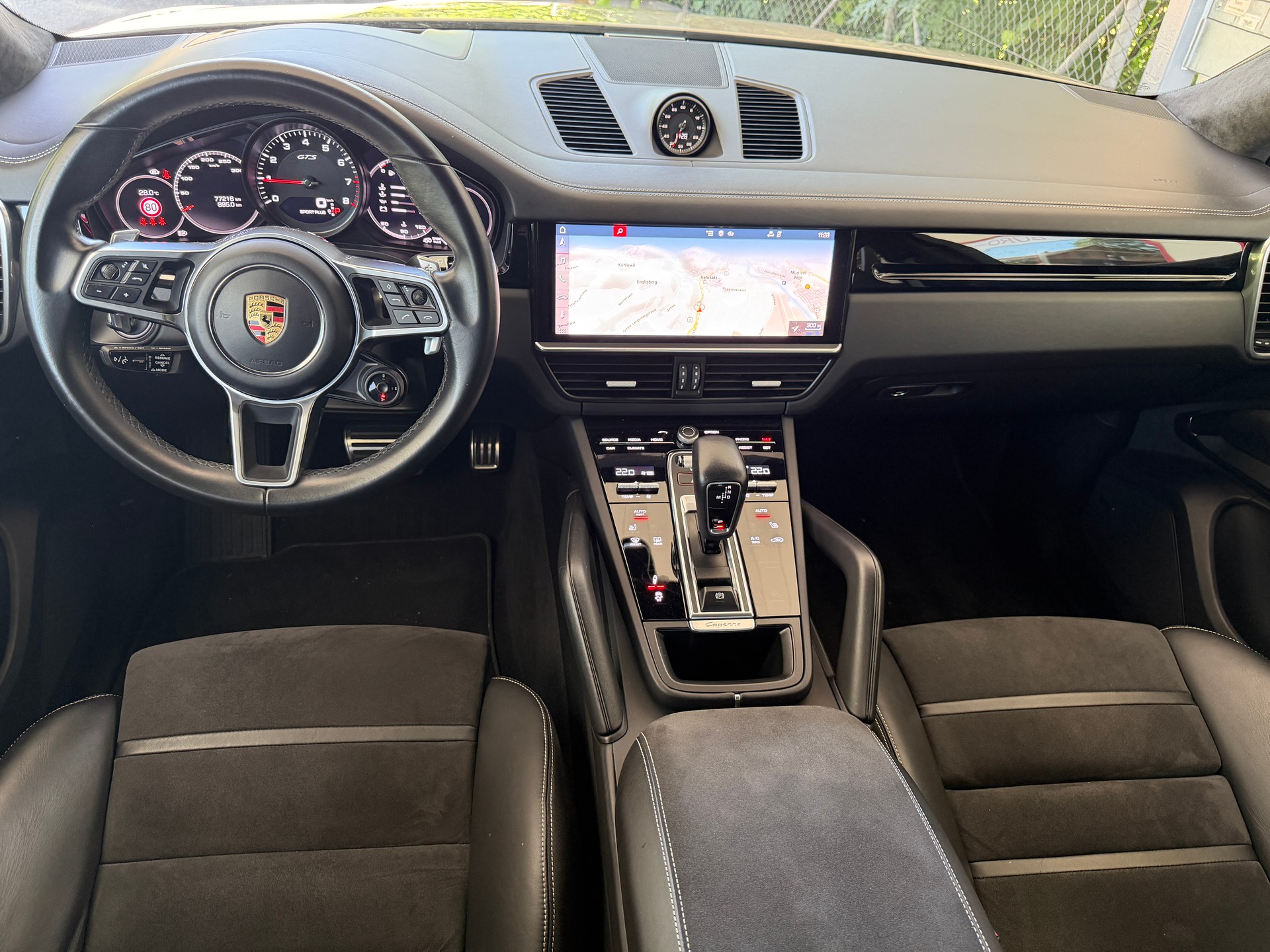PORSCHE Cayenne GTS Coupé-image-10