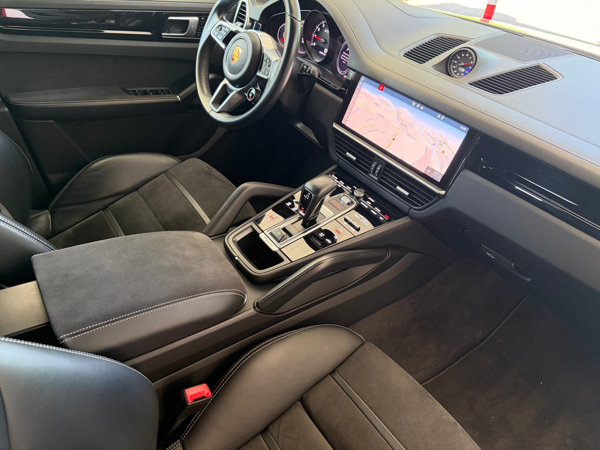 PORSCHE Cayenne GTS Coupé-image-11