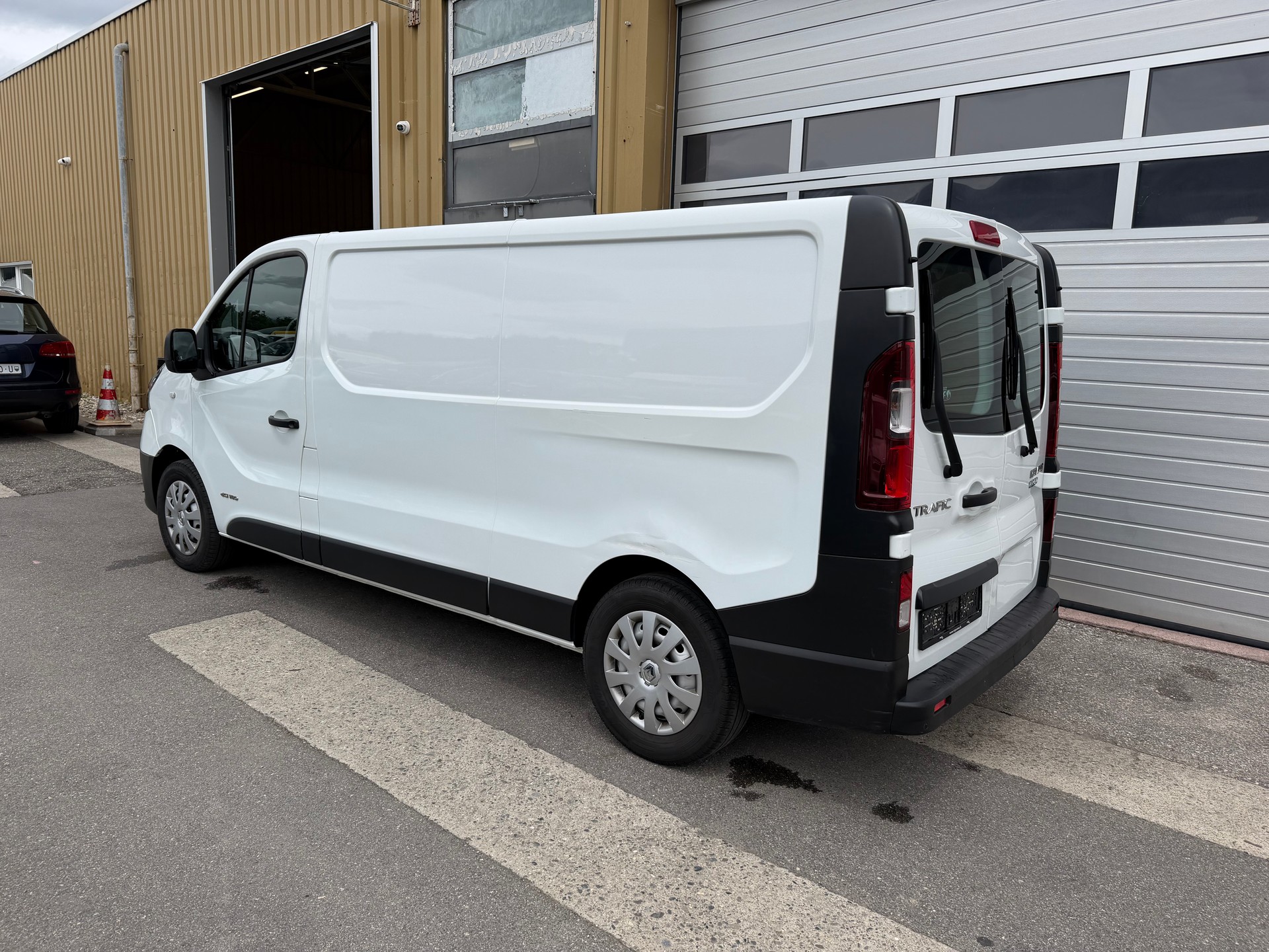 RENAULT Trafic 1.6 ENERGY TwinT. dCi145 2.9t Busin. L2H1-image-2