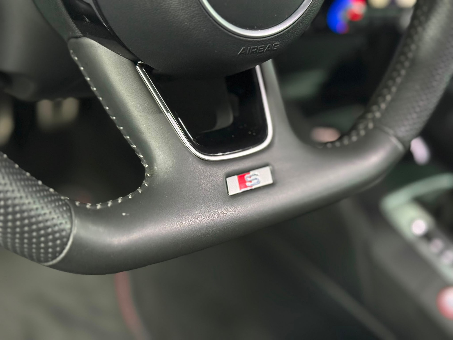 AUDI S3 Limousine 2.0 TFSI quattro S-tronic-image-18