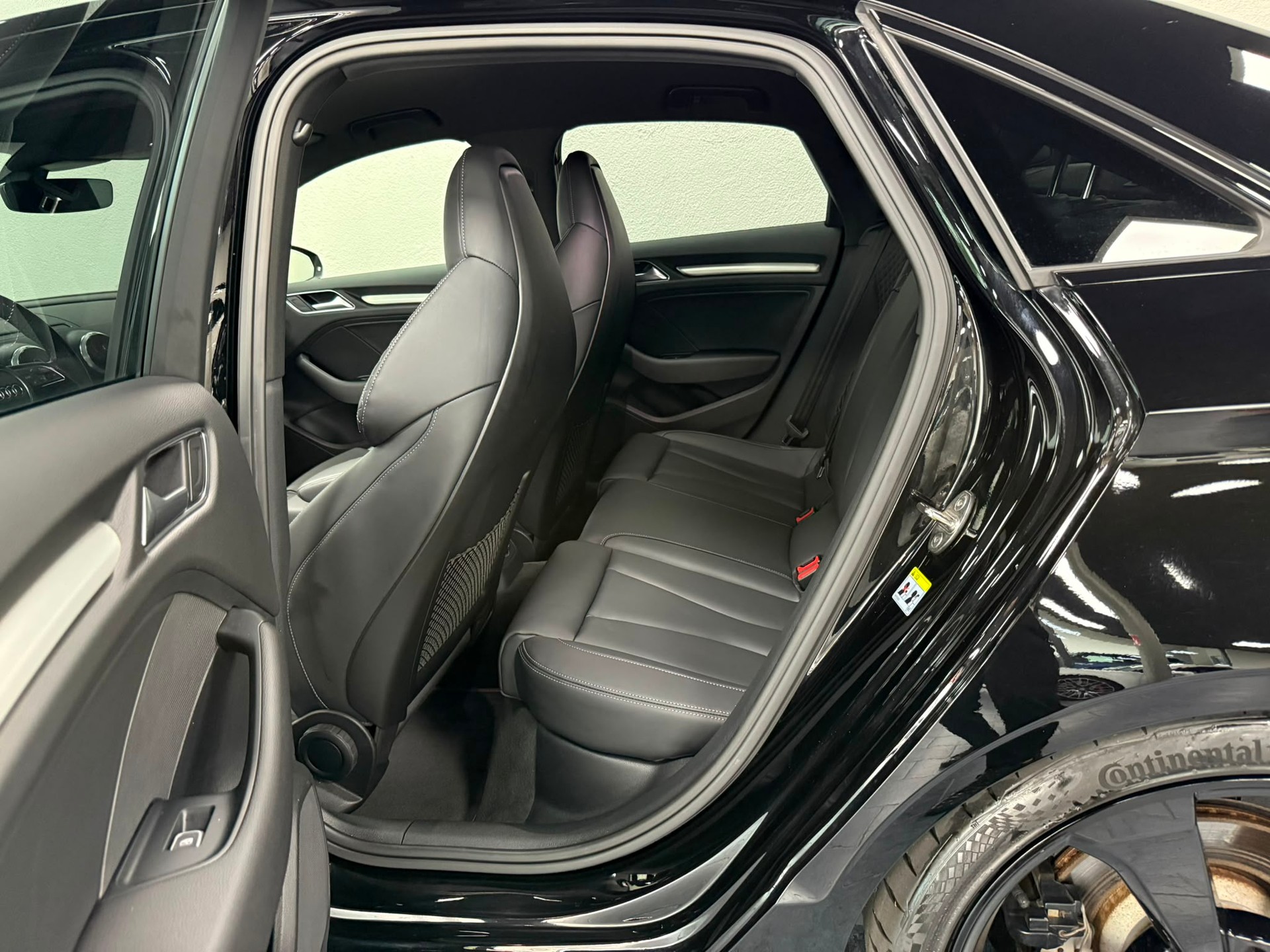 AUDI S3 Limousine 2.0 TFSI quattro S-tronic-image-10