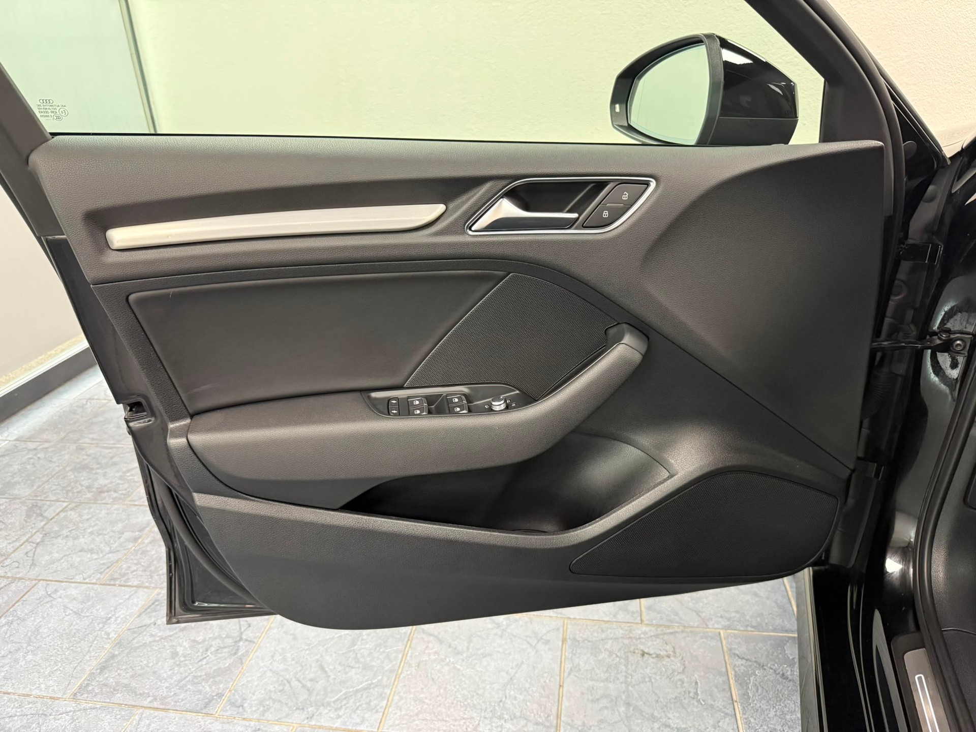 AUDI S3 Limousine 2.0 TFSI quattro S-tronic-image-11