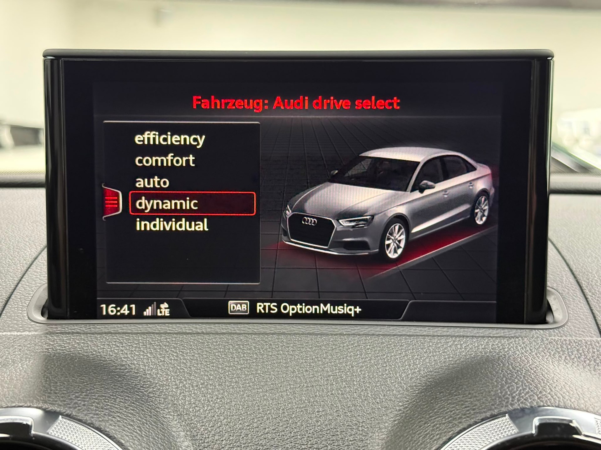 AUDI S3 Limousine 2.0 TFSI quattro S-tronic-image-20