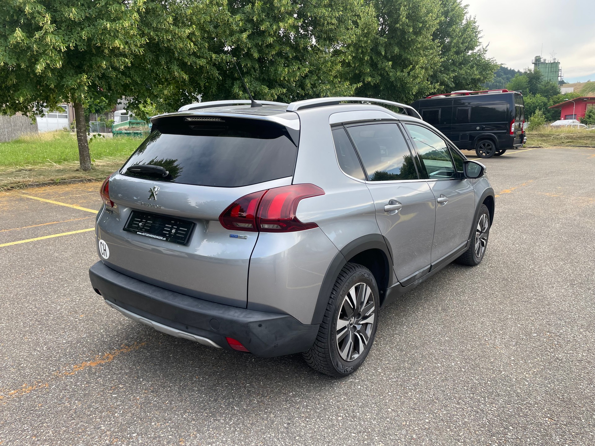 PEUGEOT 2008 1.2 PureTech Active EAT6-image-5