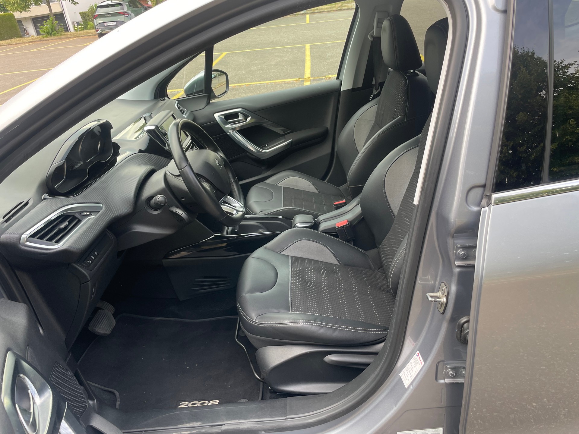PEUGEOT 2008 1.2 PureTech Active EAT6-image-10