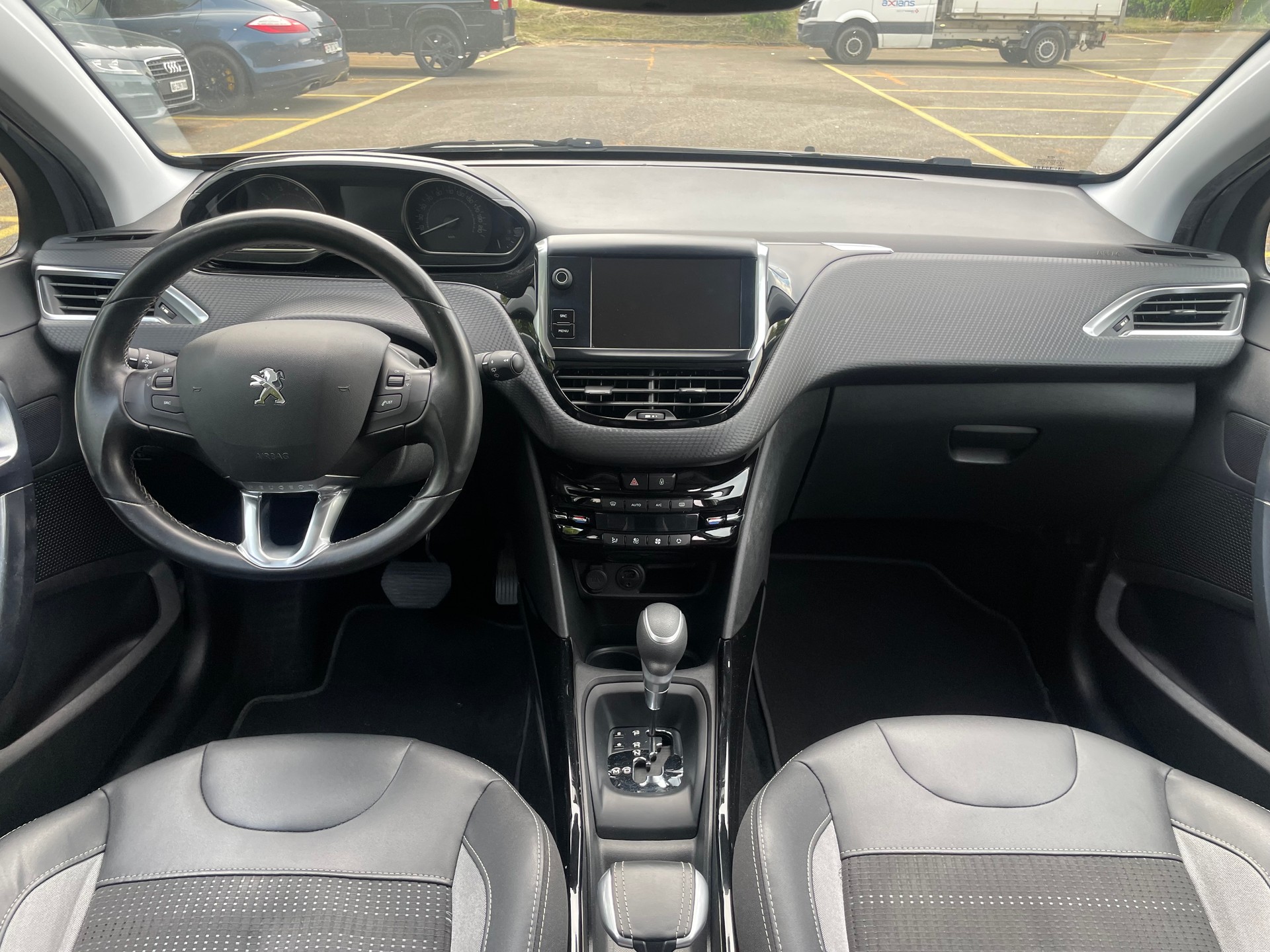 PEUGEOT 2008 1.2 PureTech Active EAT6-image-8