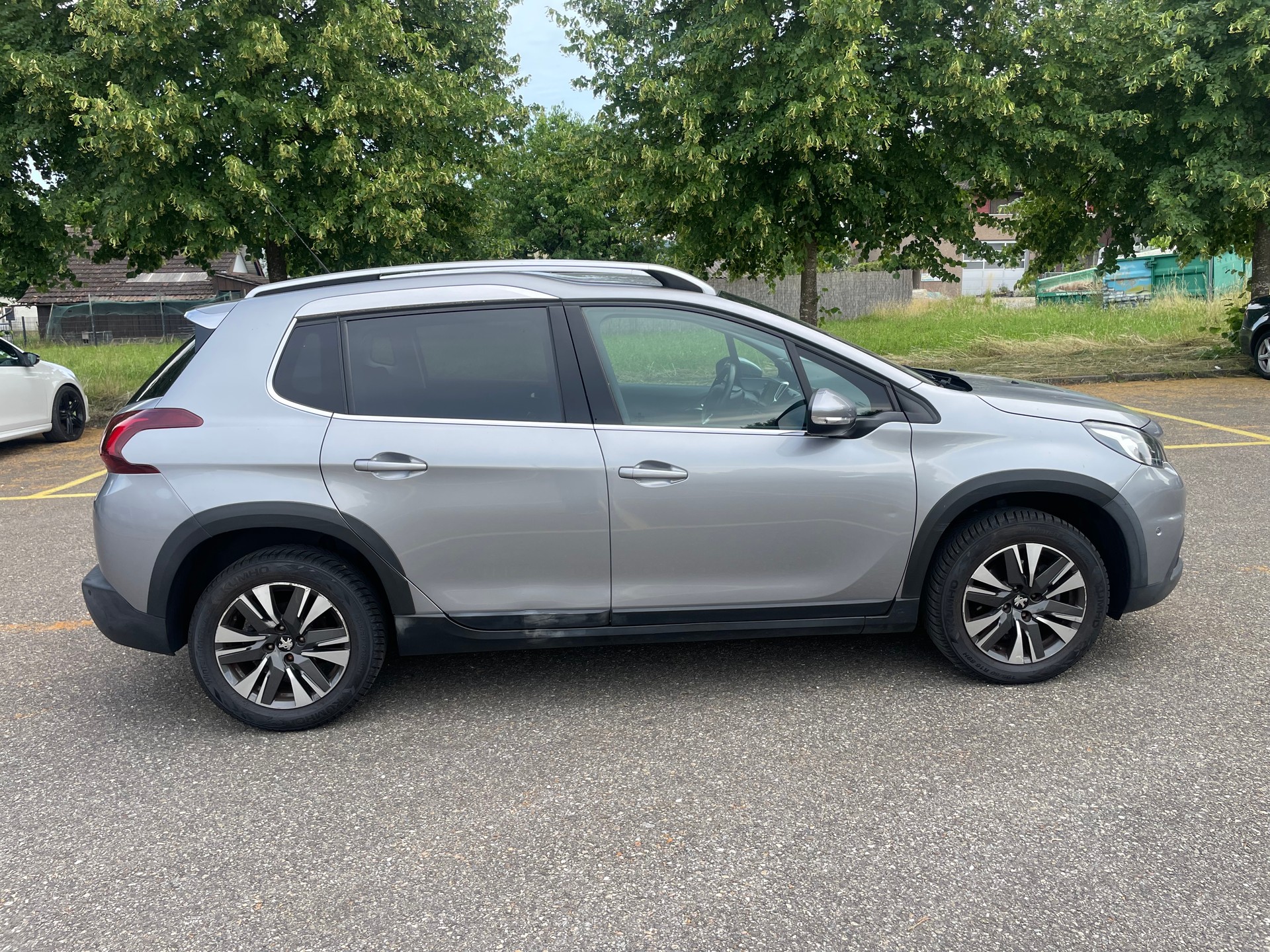 PEUGEOT 2008 1.2 PureTech Active EAT6-image-4