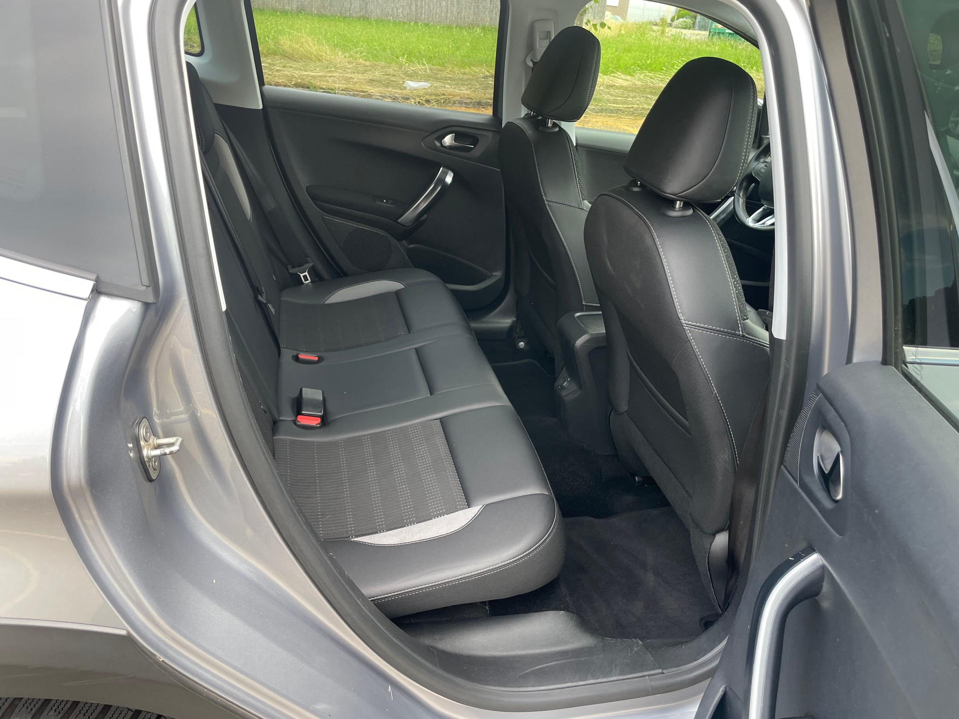PEUGEOT 2008 1.2 PureTech Active EAT6-image-12