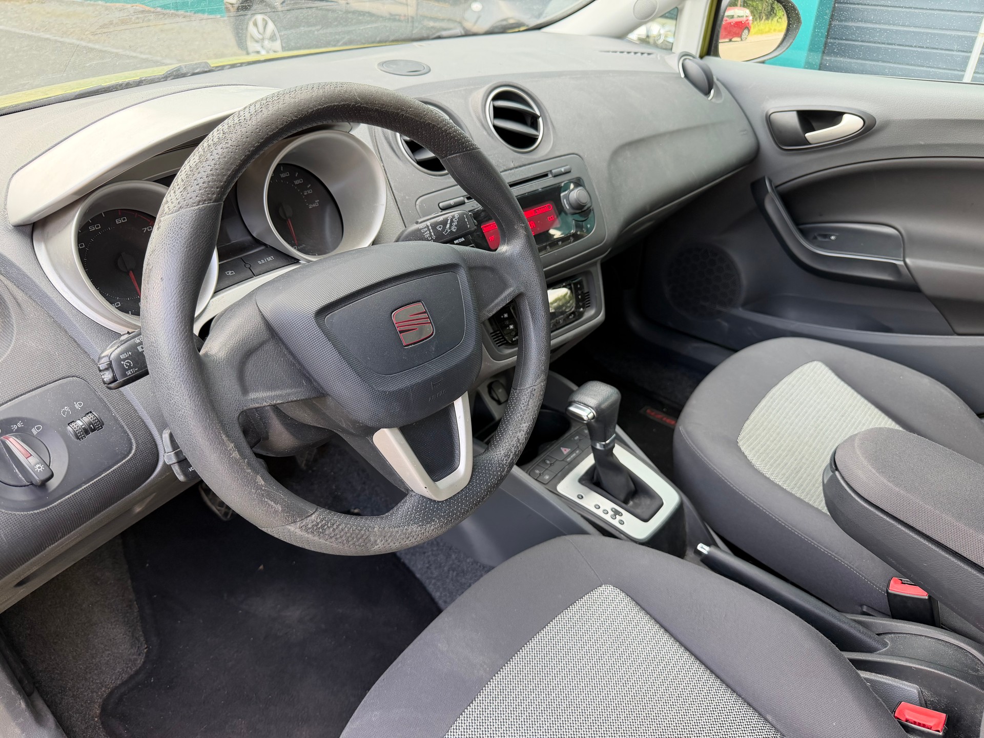 SEAT Ibiza 1.6 Sport DSG-image-7