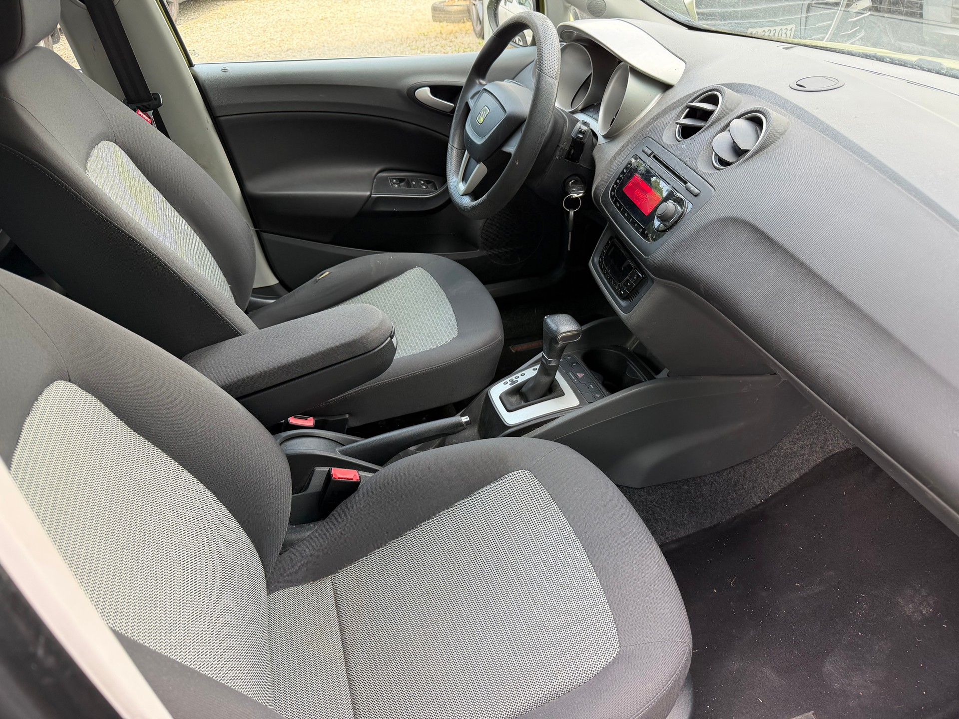SEAT Ibiza 1.6 Sport DSG-image-8