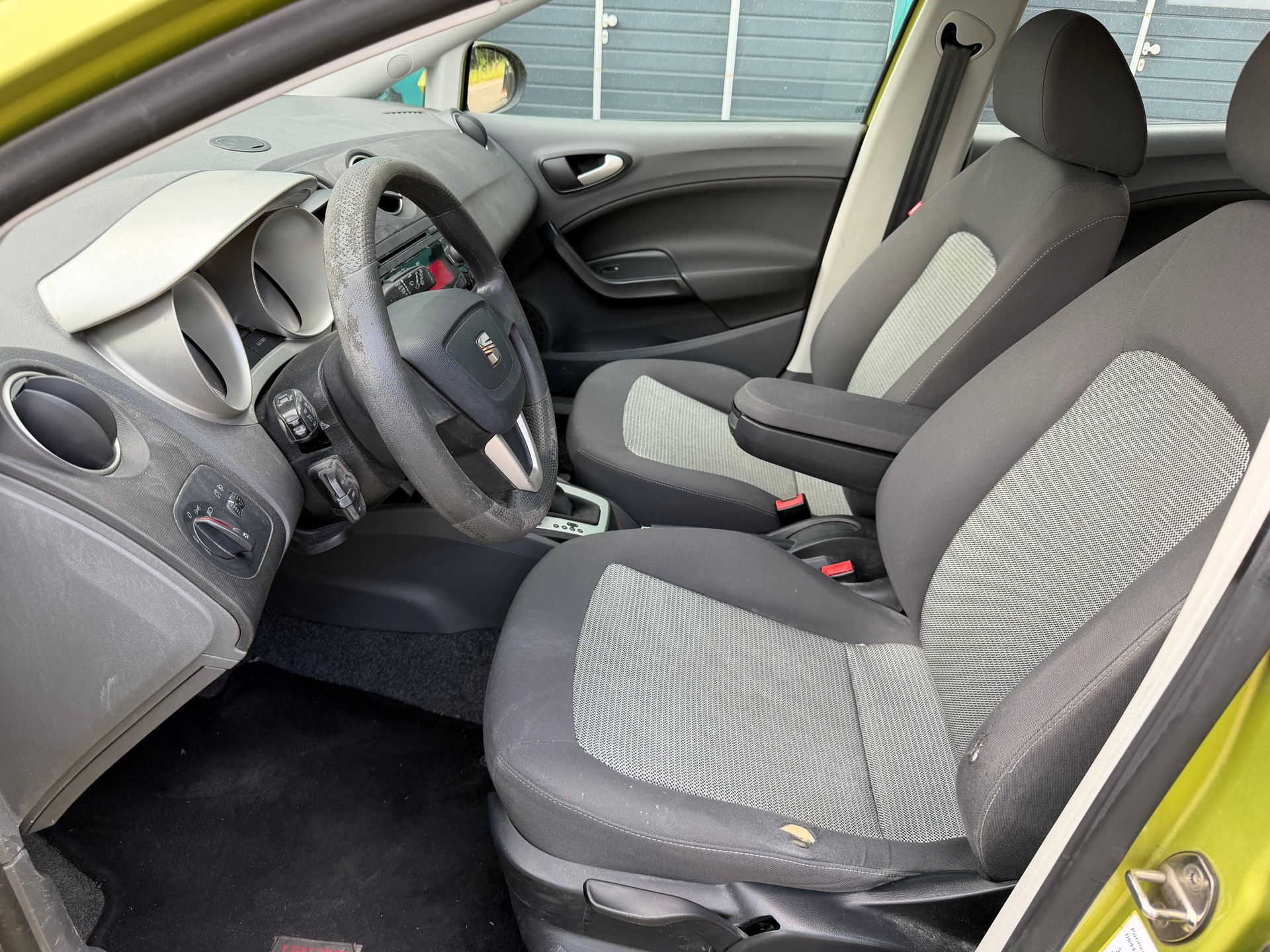 SEAT Ibiza 1.6 Sport DSG-image-9