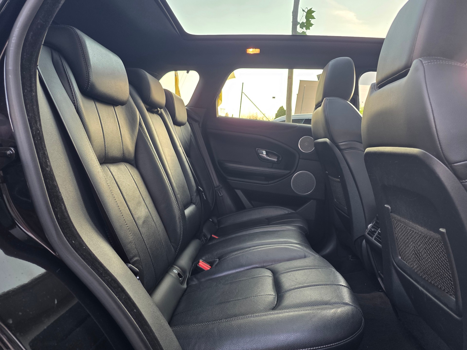 LAND ROVER Range Rover Evoque 2.0 TD4 HSE Dynamic ** BLACK EDITION -PANORAMADACH -MERDIAN SOUND -360° KAMERAS -KEYLESS -SPURASSIS.**-image-9