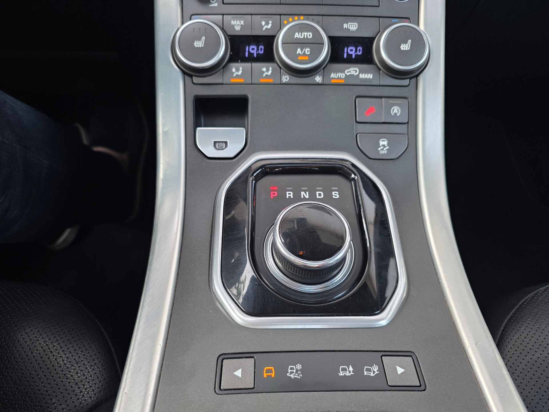 LAND ROVER Range Rover Evoque 2.0 TD4 HSE Dynamic ** BLACK EDITION -PANORAMADACH -MERDIAN SOUND -360° KAMERAS -KEYLESS -SPURASSIS.**-image-21