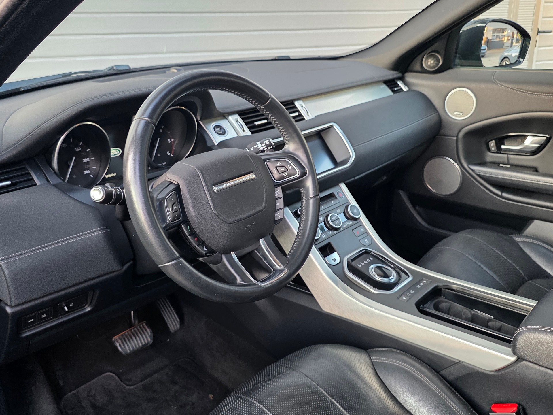 LAND ROVER Range Rover Evoque 2.0 TD4 HSE Dynamic ** BLACK EDITION -PANORAMADACH -MERDIAN SOUND -360° KAMERAS -KEYLESS -SPURASSIS.**-image-6