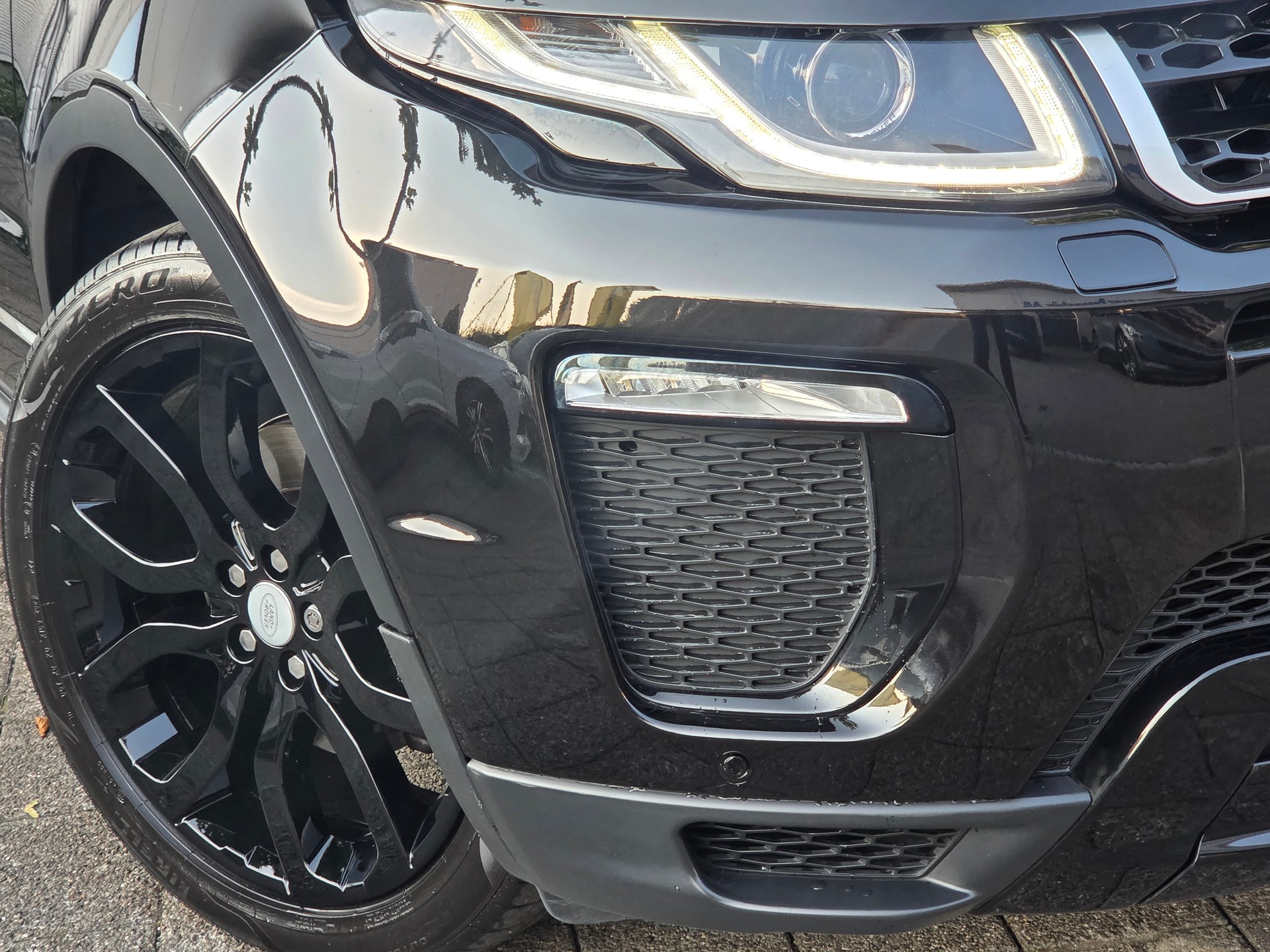 LAND ROVER Range Rover Evoque 2.0 TD4 HSE Dynamic ** BLACK EDITION -PANORAMADACH -MERDIAN SOUND -360° KAMERAS -KEYLESS -SPURASSIS.**-image-3