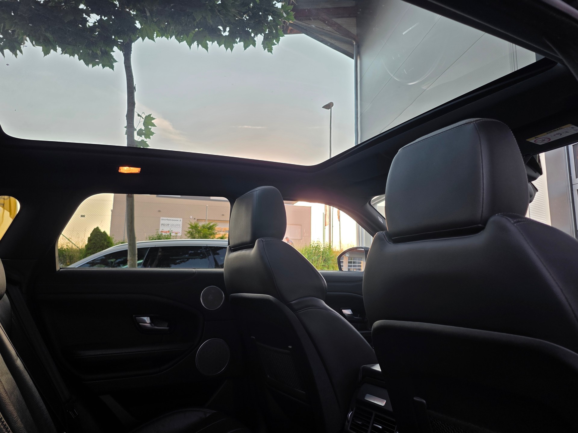 LAND ROVER Range Rover Evoque 2.0 TD4 HSE Dynamic ** BLACK EDITION -PANORAMADACH -MERDIAN SOUND -360° KAMERAS -KEYLESS -SPURASSIS.**-image-5