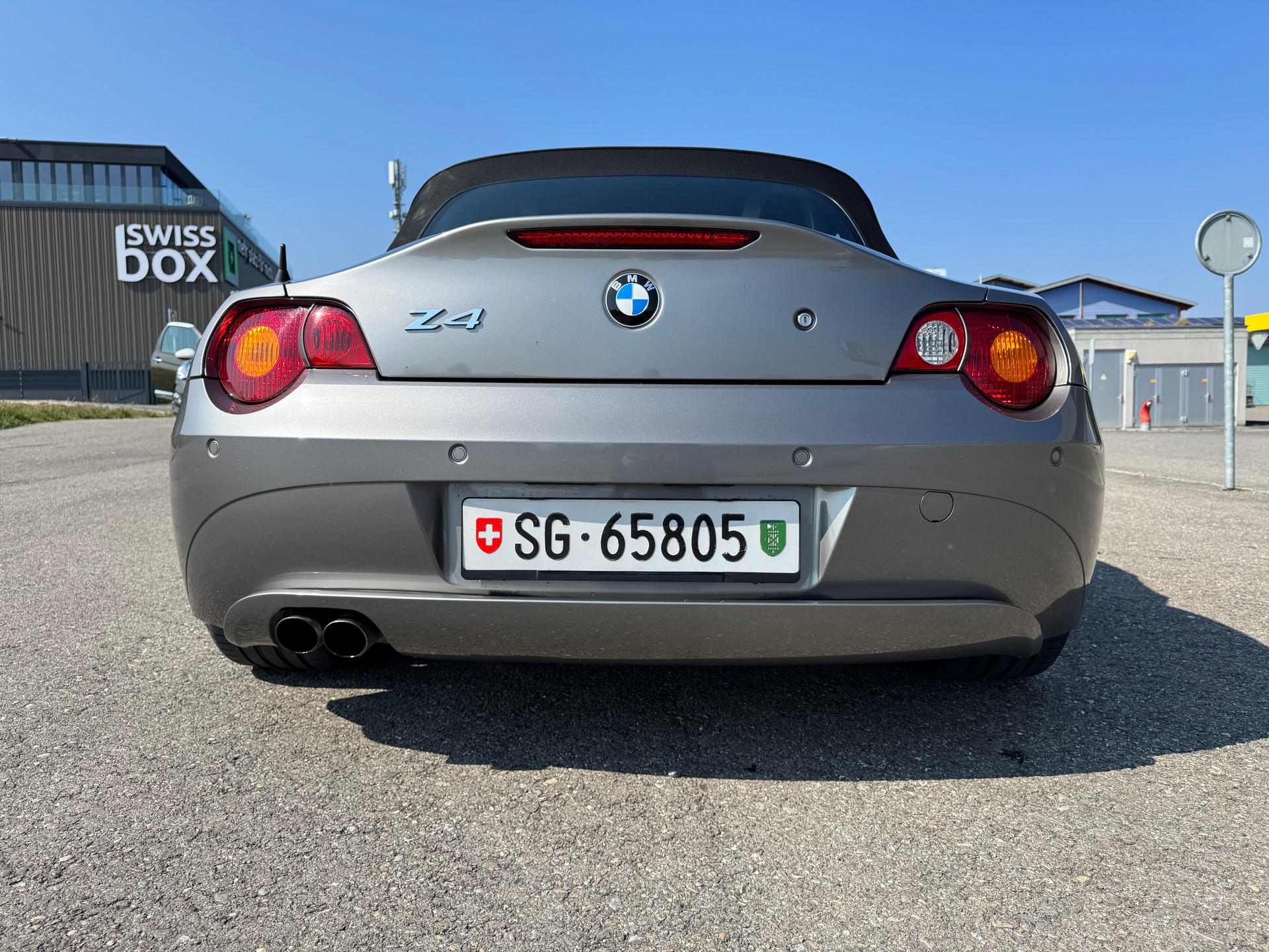 BMW 3.0i-image-8