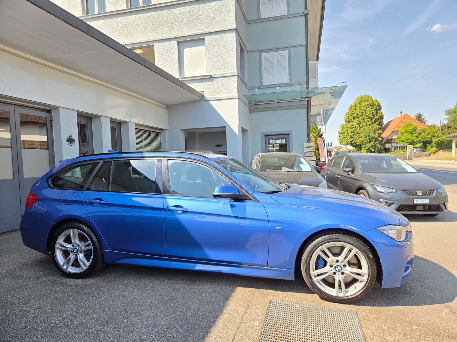 BMW 328i xDrive Touring-image-5